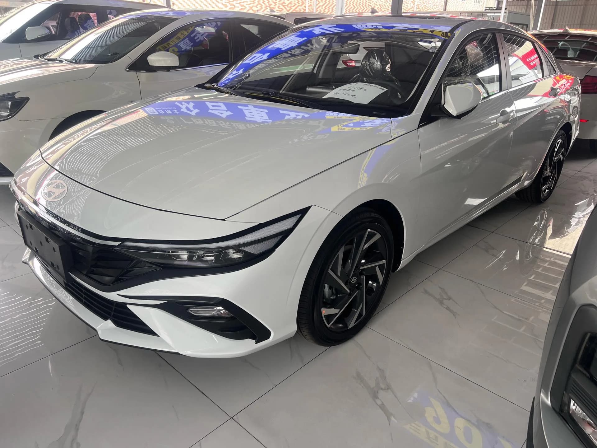 2023 Elantra 1.5L CVT GLX Elite exterior