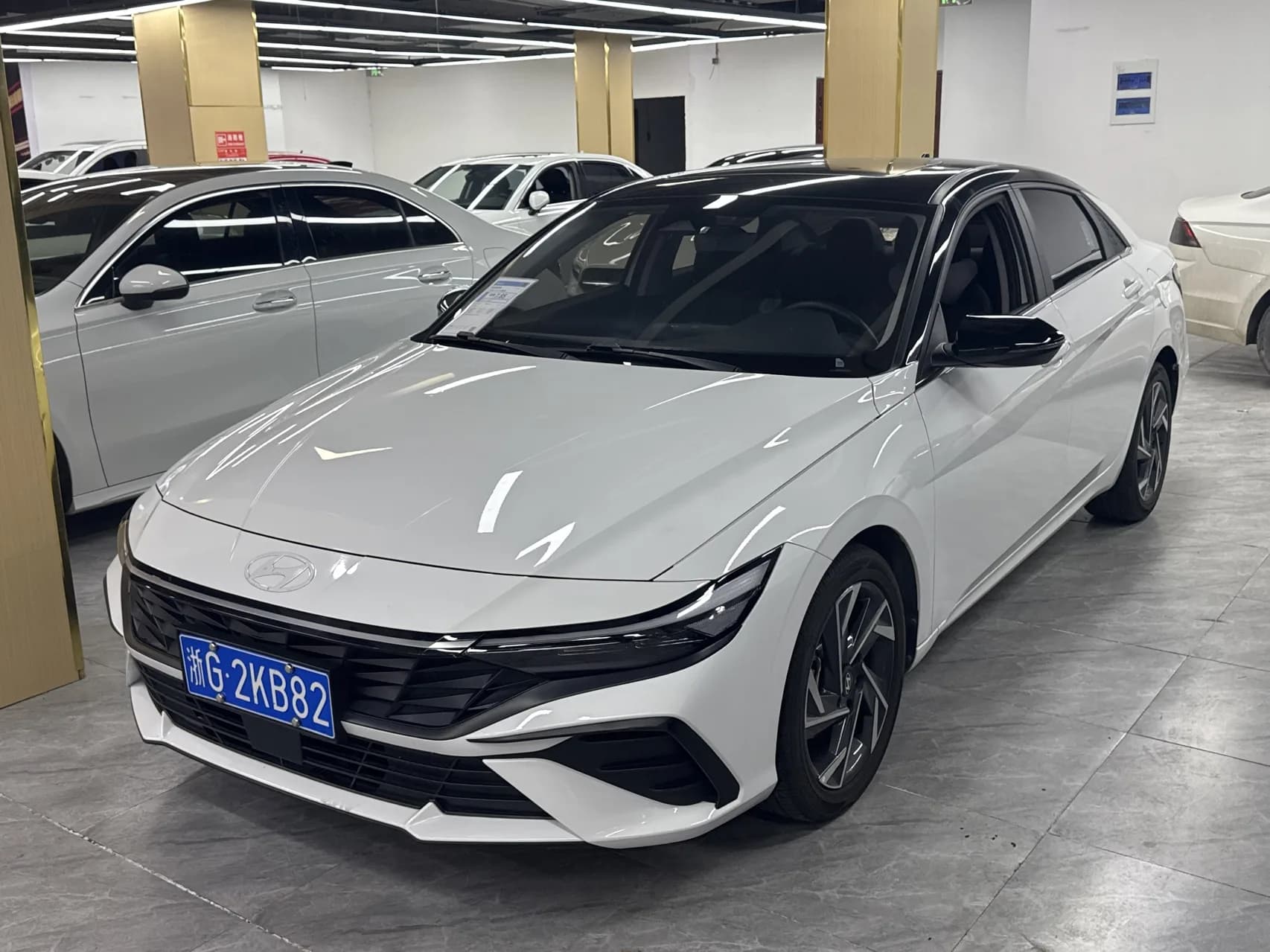 2023 Elantra 1.5L CVT LUX Premium Edition exterior