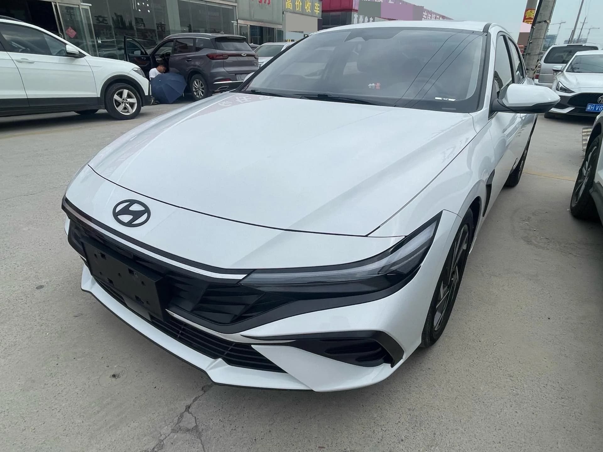 2023 Elantra 1.5L CVT LUX Premium Edition exterior