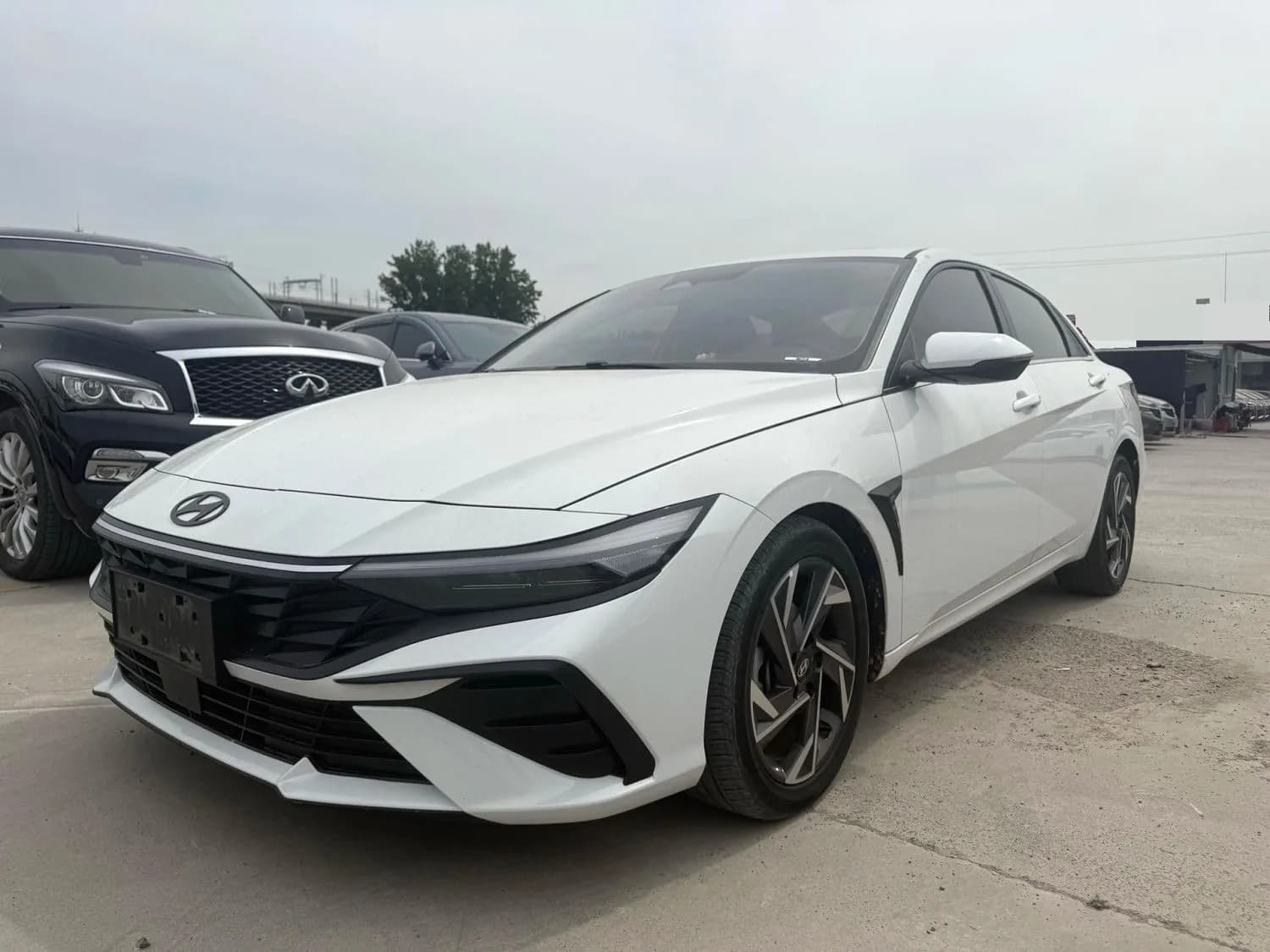 2023 Elantra 1.5L CVT LUX Premium Edition exterior