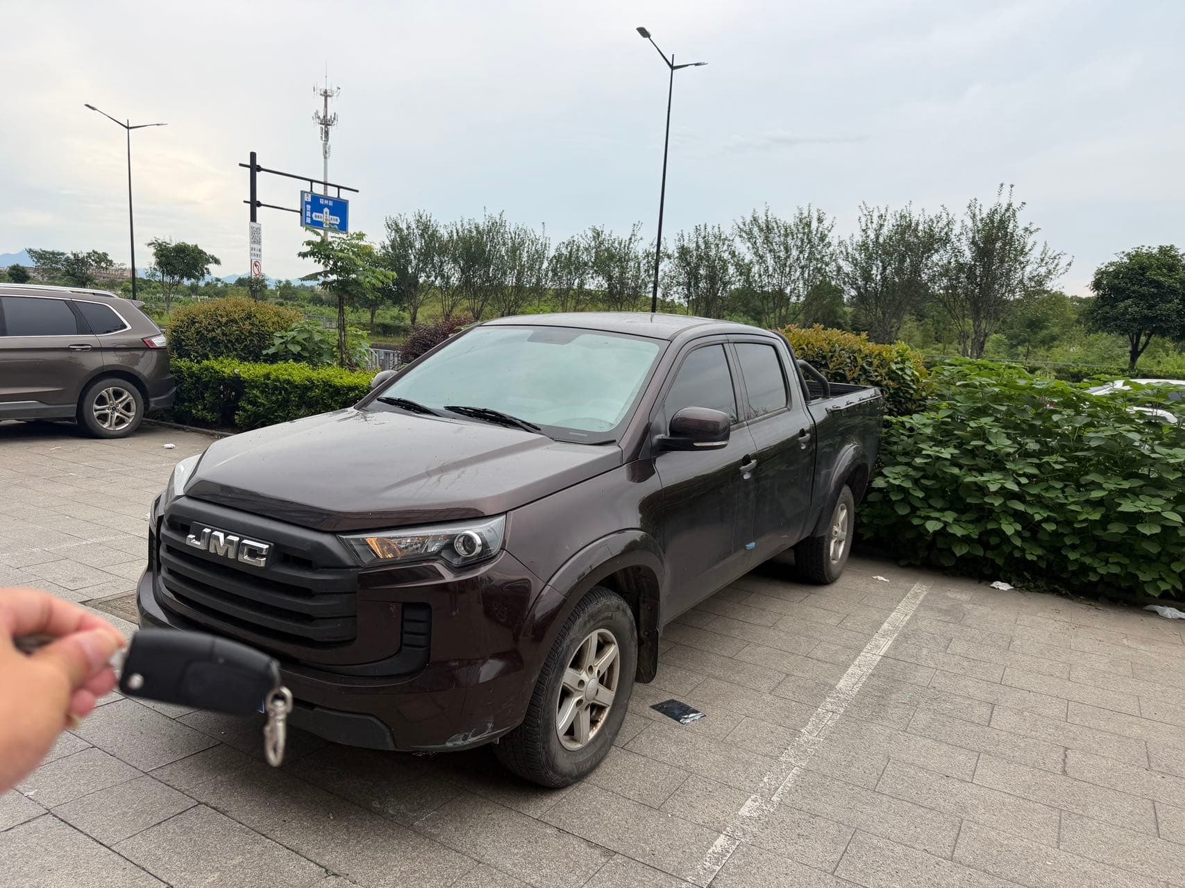 JMC 2023 Baodian 2.5T 4WD Comfort Edition with Flat-Bottomed Cargo Bed, Long Wheelbase, Manual Transmission exterior