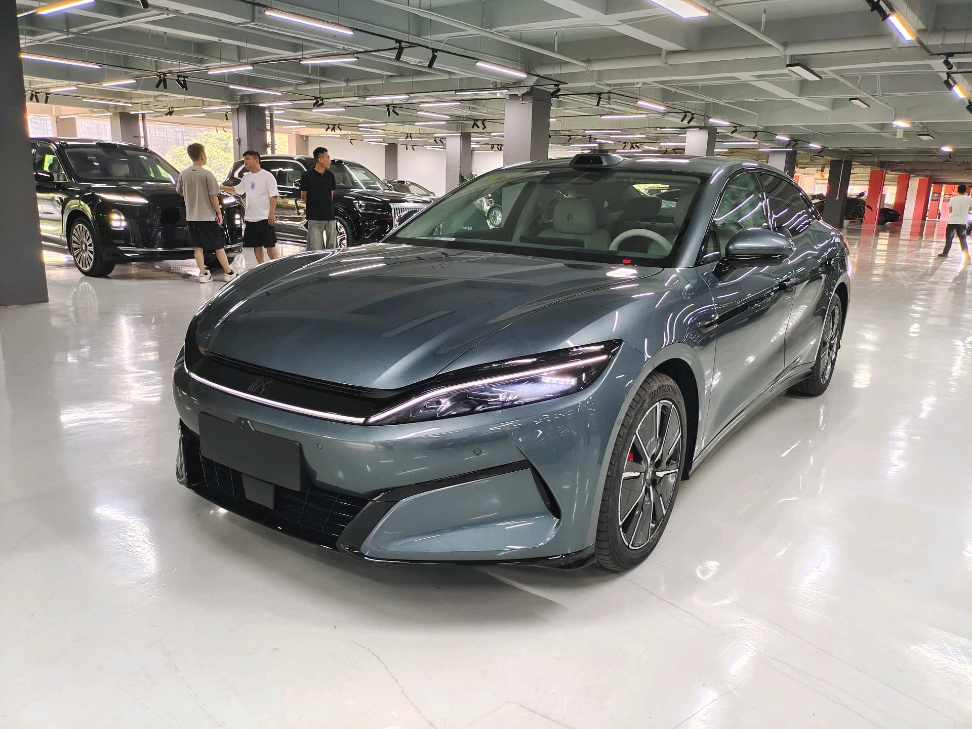 Han L 2025 Model Year DM-i 200KM LiDAR Flagship Edition exterior