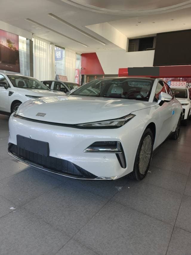 Galaxy Star 8 2025 Model Year 130 km EM-i Premium Edition exterior