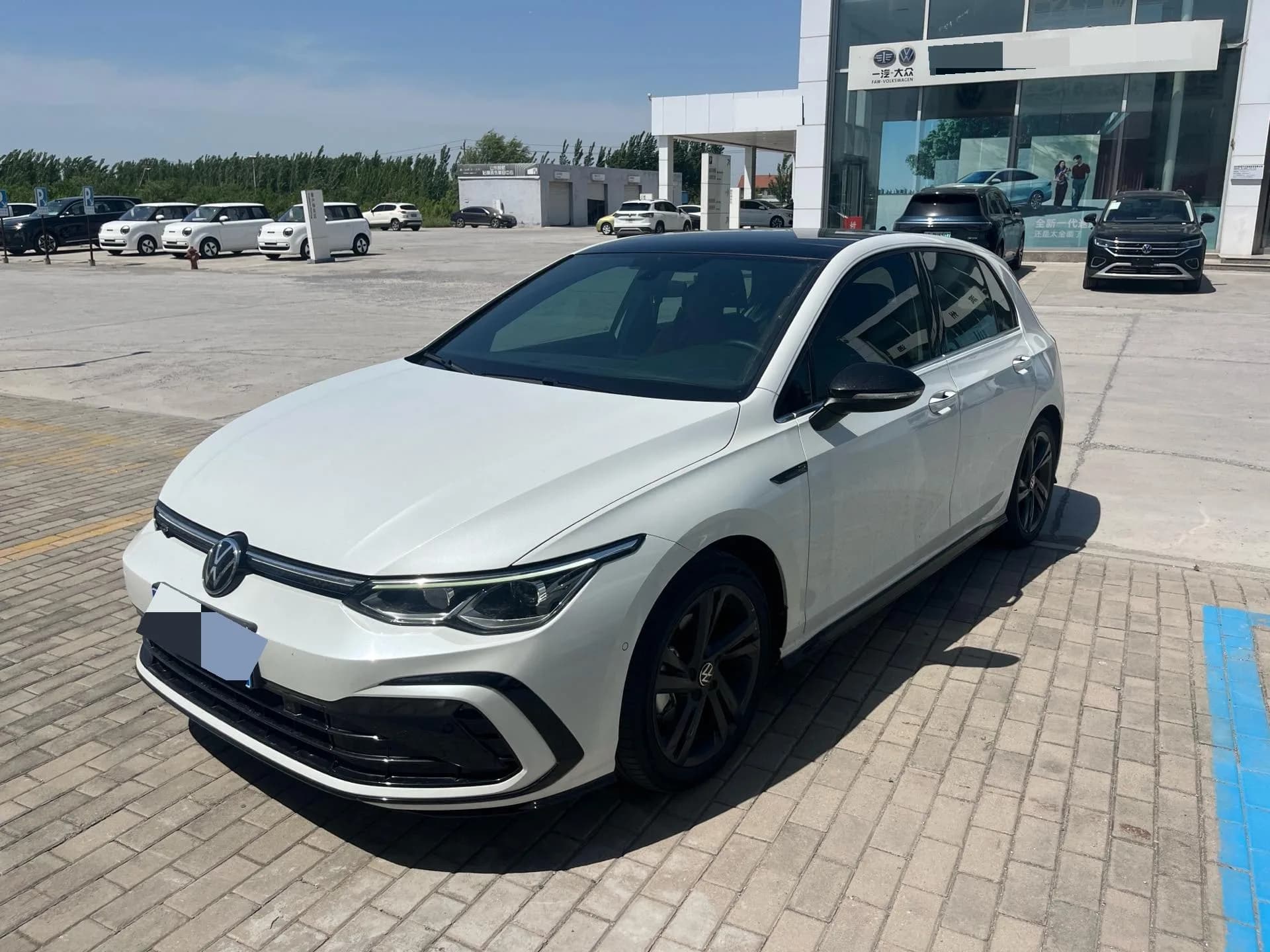 Volkswagen 2023 Golf 8 R-Line 1.4TSI 280TSI (facelift) Automatic exterior
