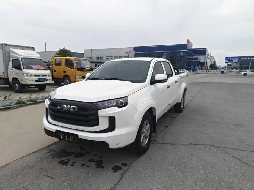 Jiangling 2023 Baodian 2.5T 4WD Comfort Edition with Flatbed Cargo Box and Long Wheelbase, Manual Transmission exterior