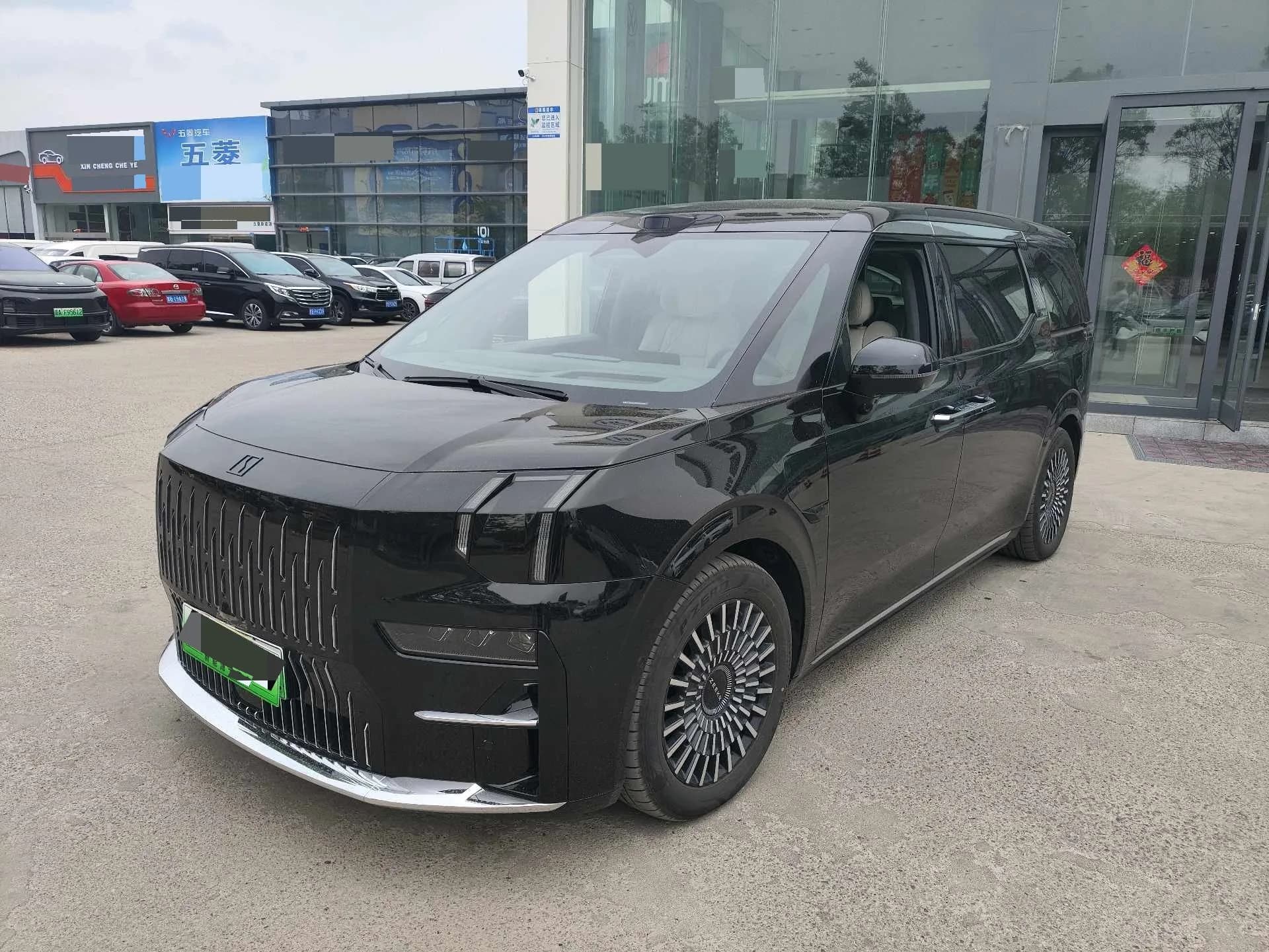 Zeekr 009 2024 Model Year, 7-Seater with Center Console, AWD, 108kWh exterior
