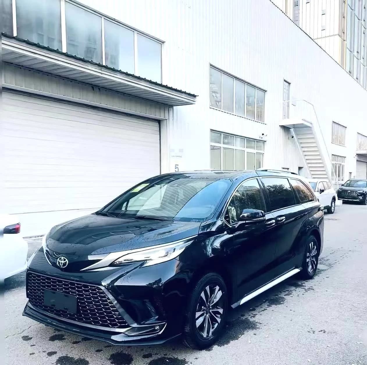 2026 Toyota Grevia Hybrid 2.5 CVT Premium PLUS AWD Automatic exterior