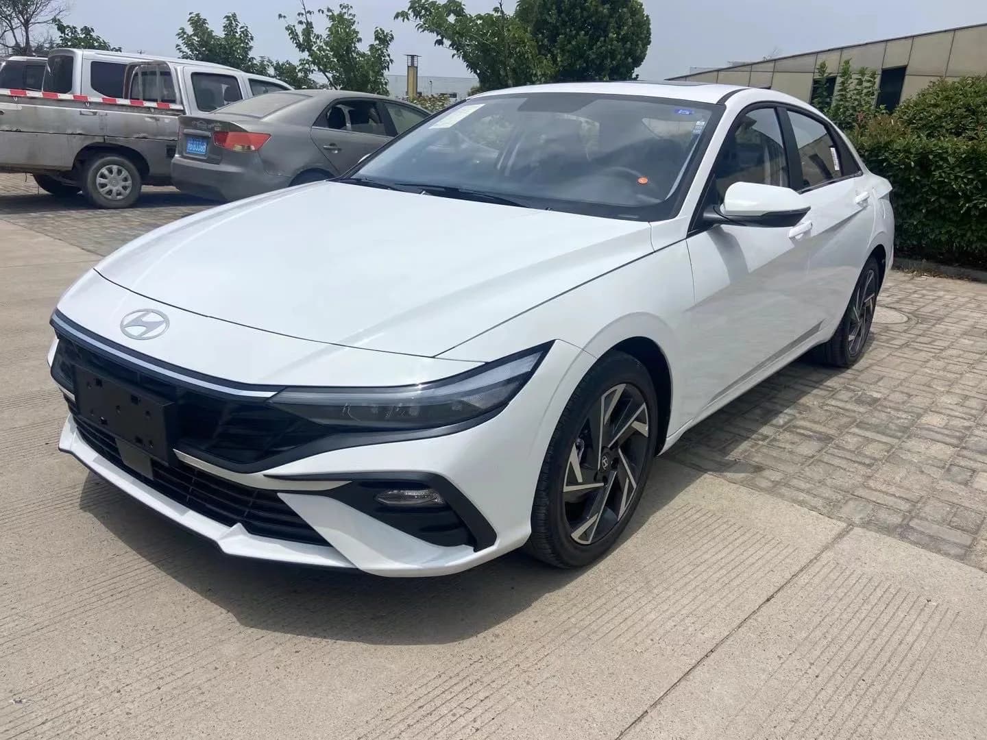 Hyundai Elantra 2023 1.5L CVT GLX Elite Edition exterior