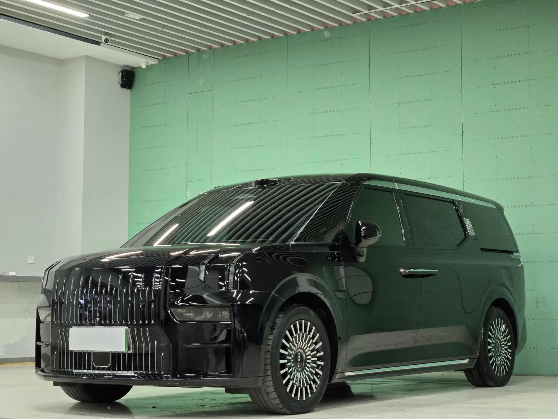 2024 Jike 009 Six-Seat Executive Edition AWD 108kWh Automatic exterior