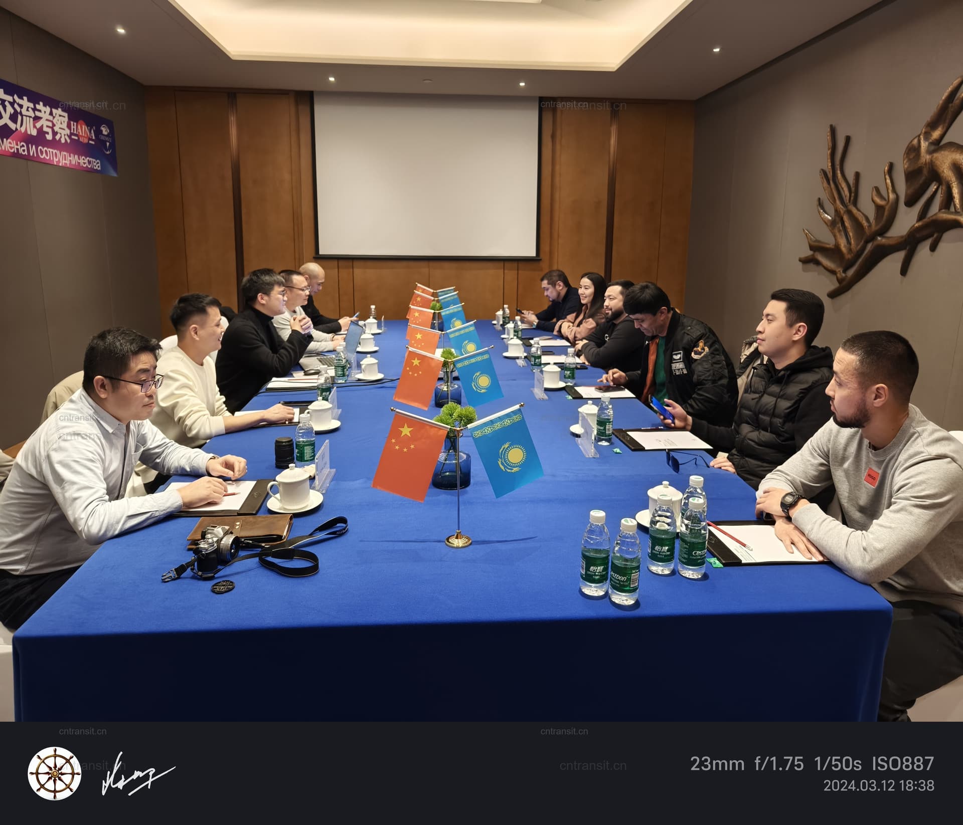 Customer visiting the HainaAuto team