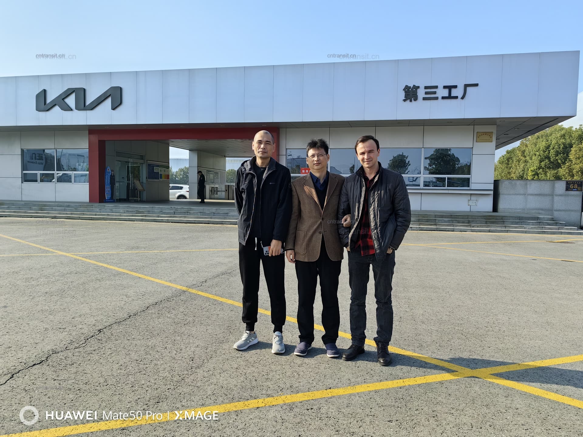 Customer visiting the HainaAuto team