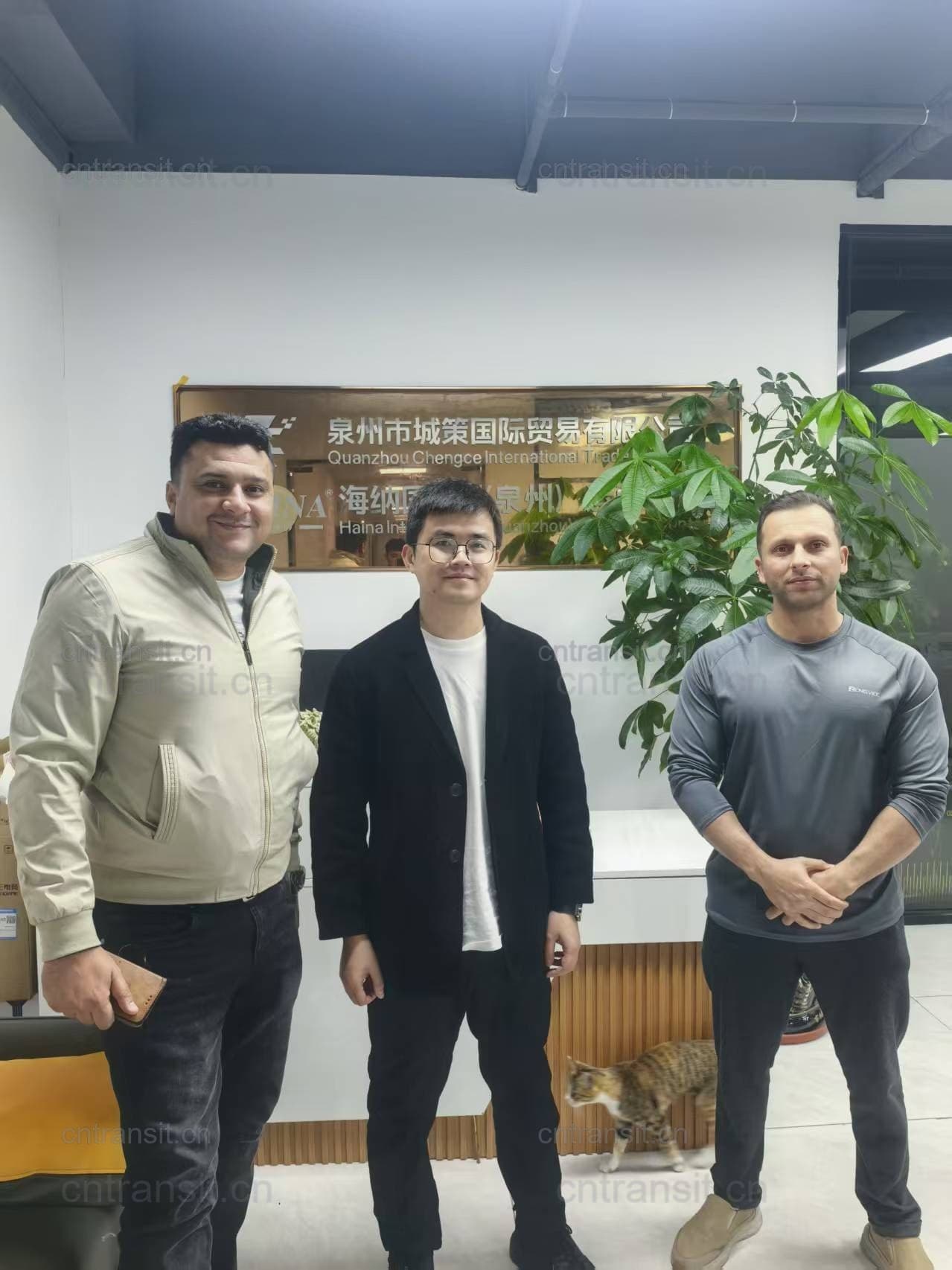 Customer visiting the HainaAuto team