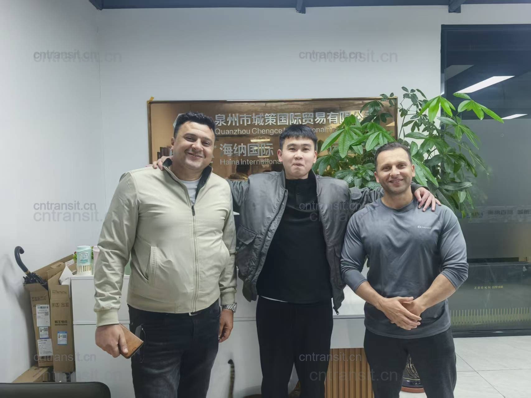 Customer visiting the HainaAuto team