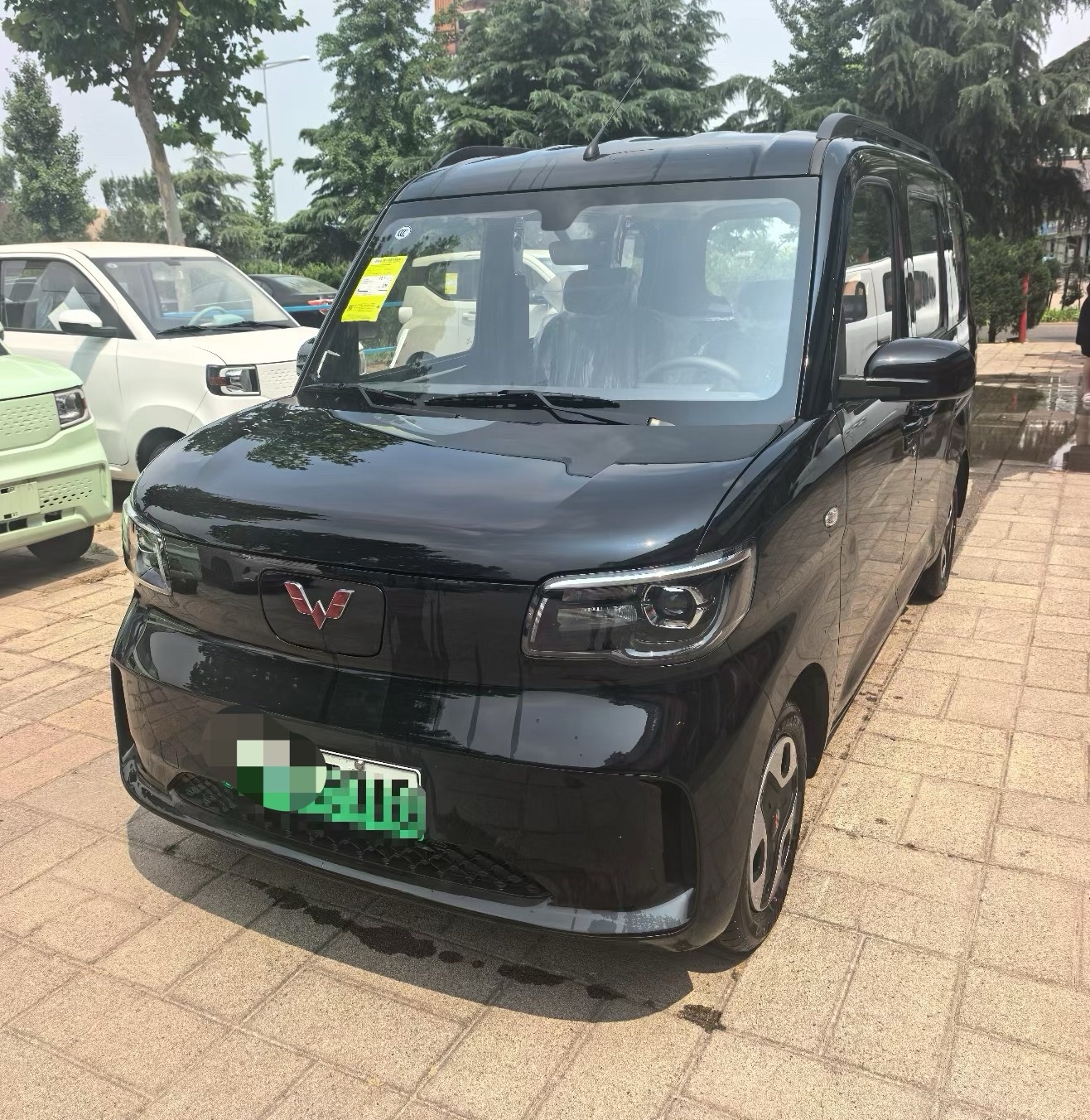 Wuling Hongguang New Energy 2025 Model Year, 305 km, Progressive Edition exterior