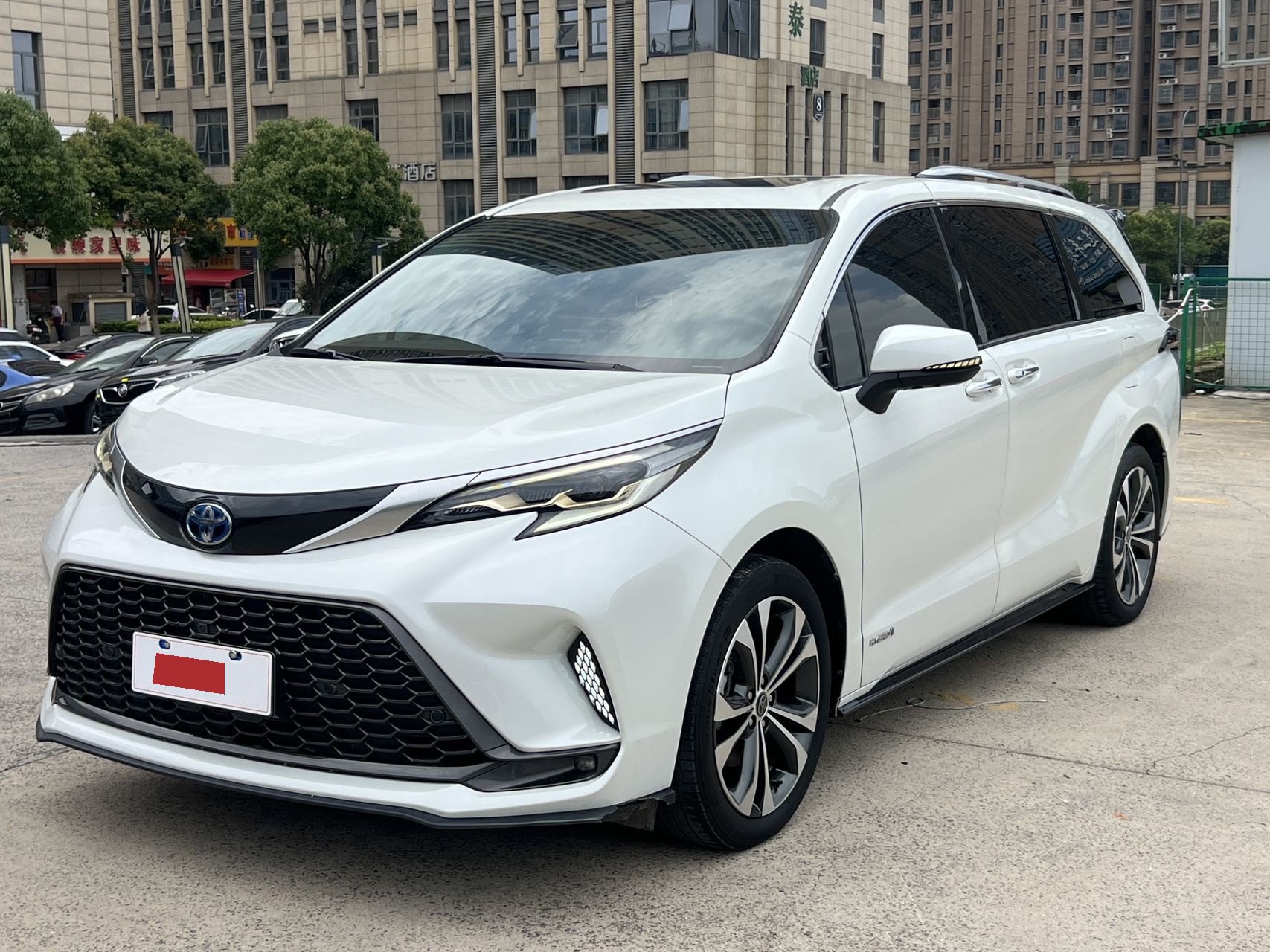 Toyota 2024 Grevia Hybrid 2.5 CVT Premium PLUS Edition, Automatic Transmission exterior