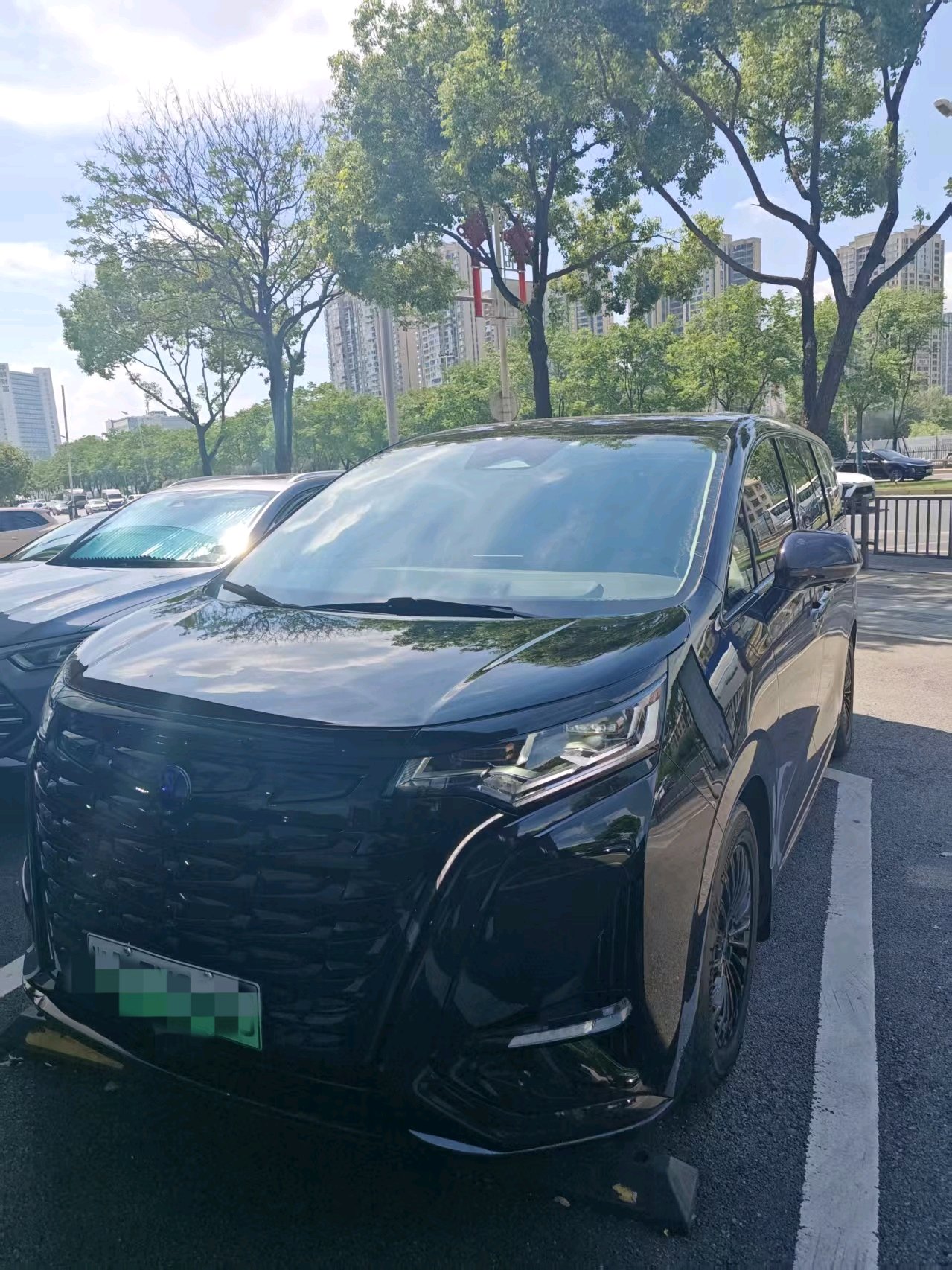 Dongfeng D9 2024 Model Year DM-i 980 AWD Flagship exterior
