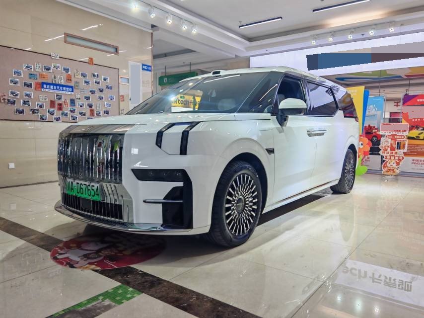 Zeekr 009 2024 Model Year, Six-Seater Executive Edition, AWD, 140kWh exterior