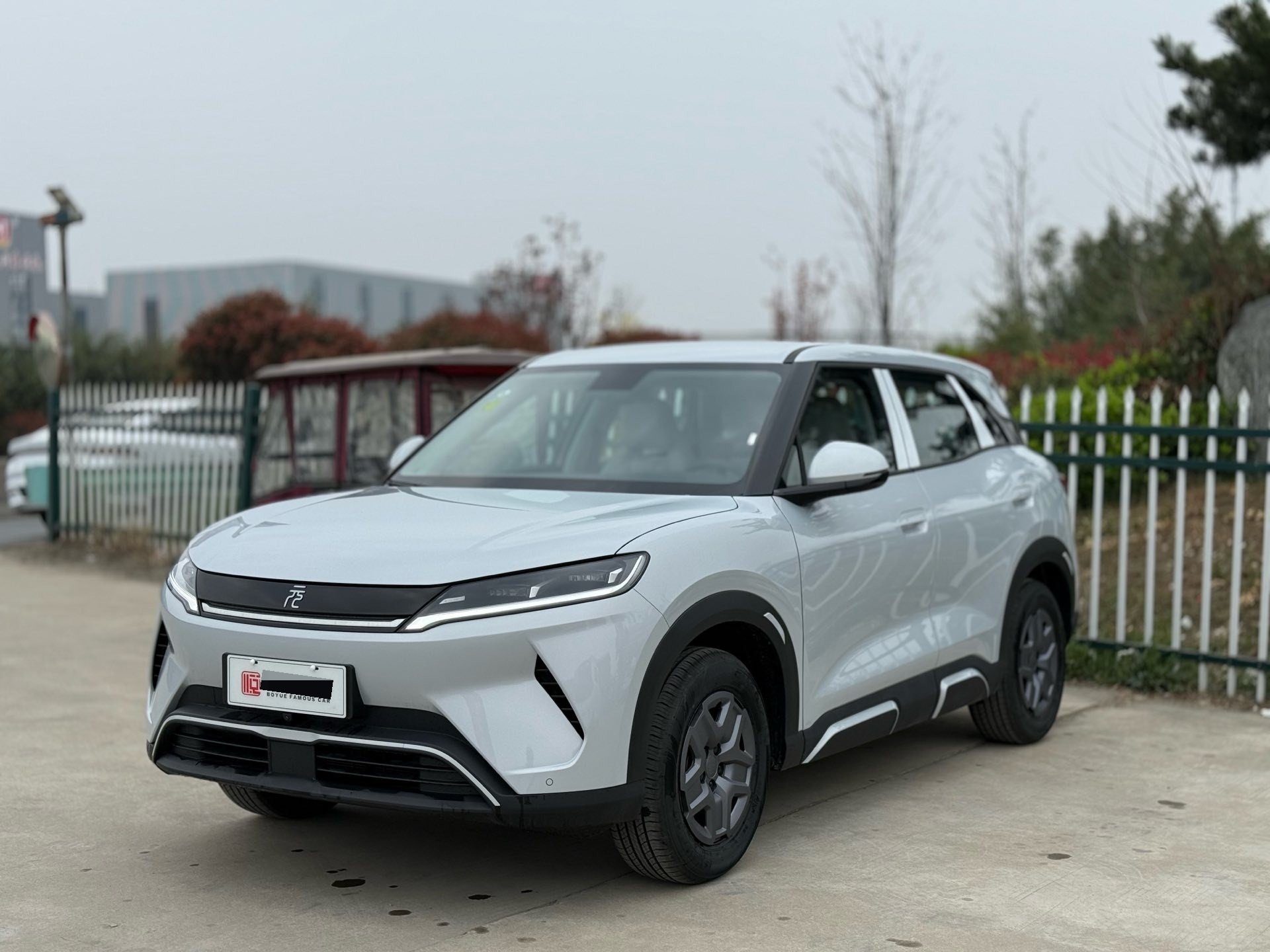 BYD 2025 Yuan UP 301KM Navigation Edition, Automatic Transmission exterior