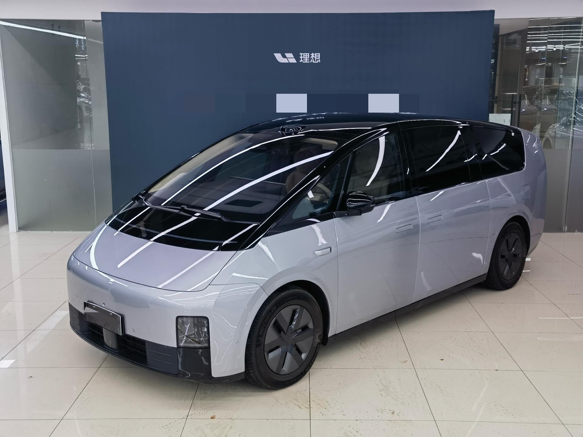 Li Auto 2025 MEGA Home Family Special Edition, Automatic Transmission exterior