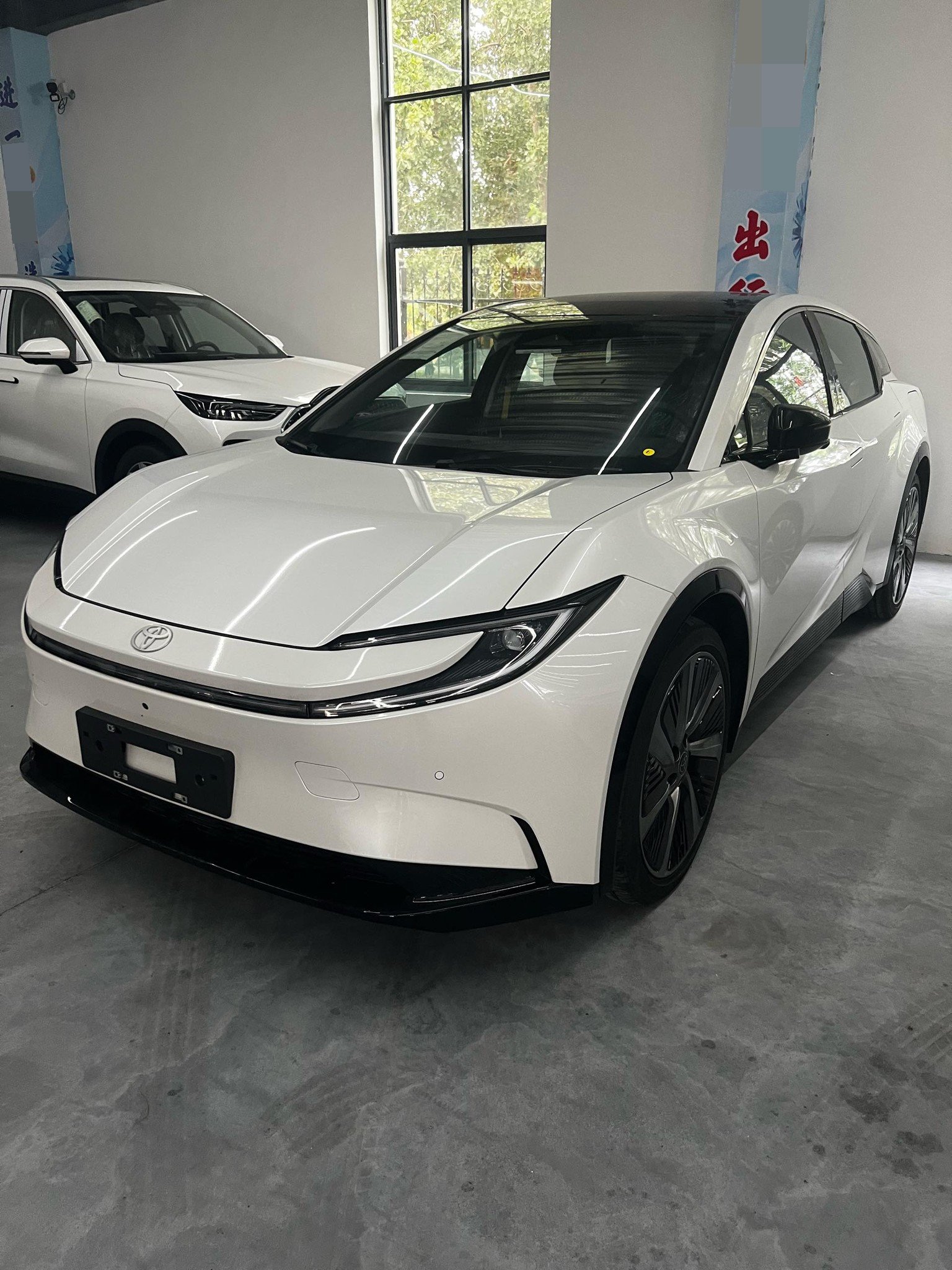 Toyota 2025 bZ5 550 PRO Automatic exterior