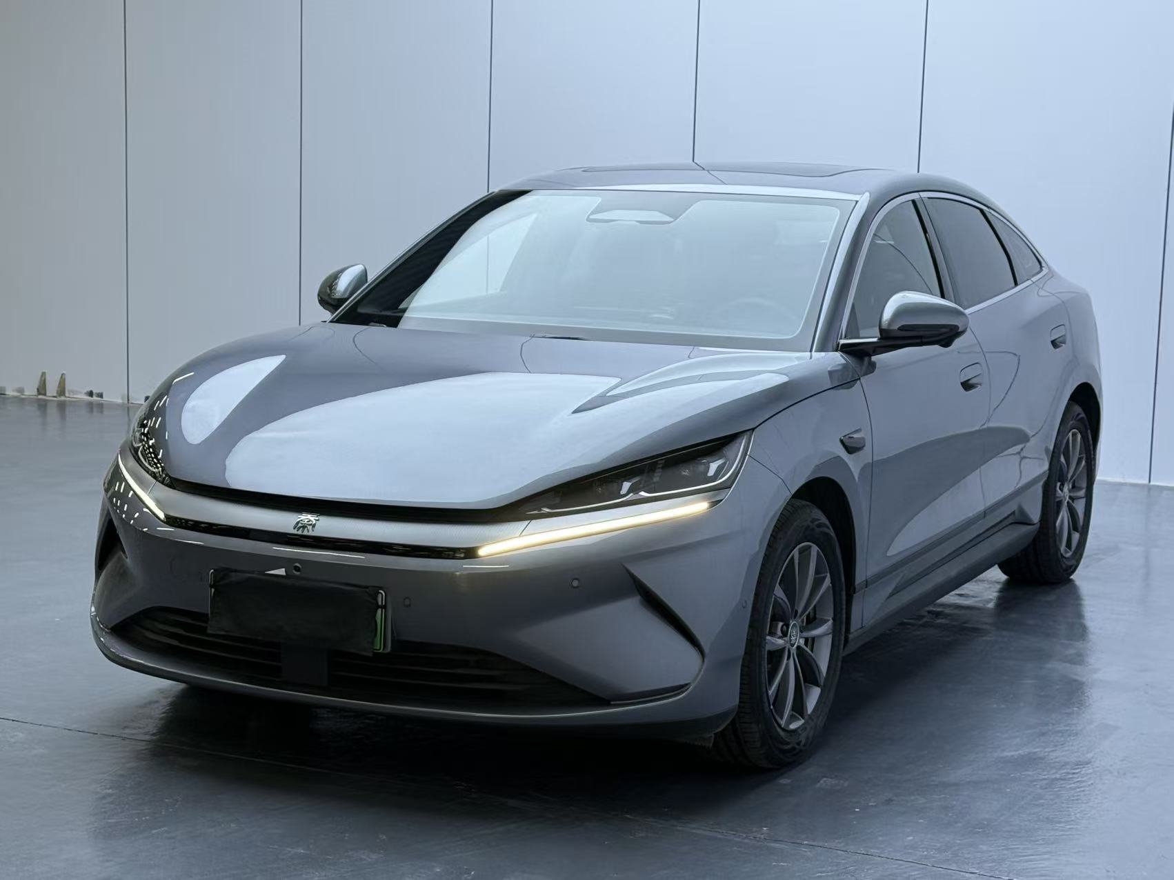 BYD 2025 Qin L EV 470KM Leading Edition, Automatic Transmission exterior