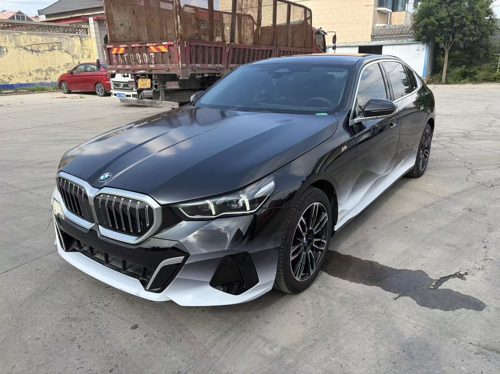 2024 BMW 5 Series 525Li 2.0T M Sport Package, Automatic Transmission exterior