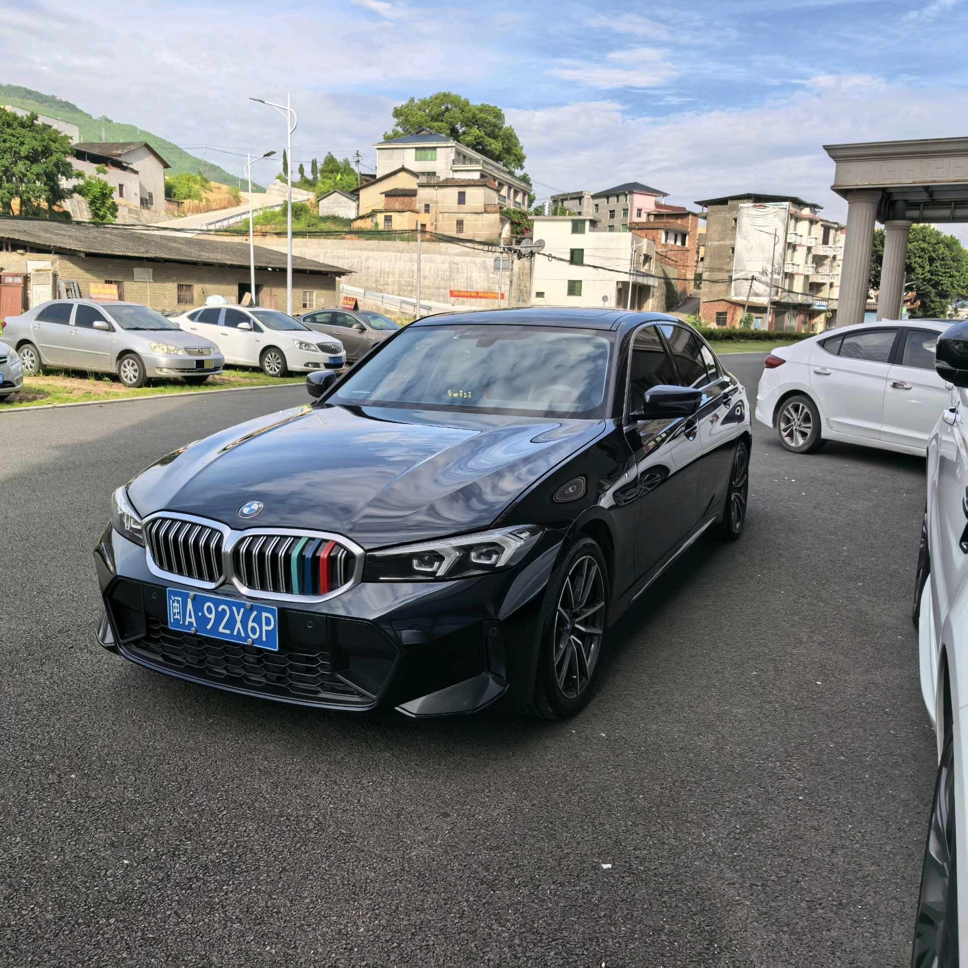 BMW 3 Series 2024 Model Year 320Li 2.0T M Sport Package, Automatic Transmission exterior
