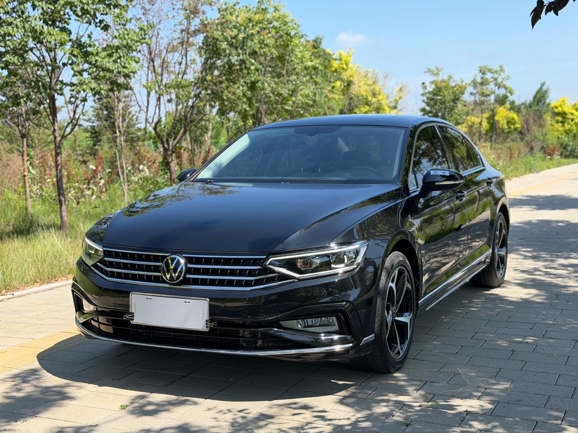 Volkswagen 2023 Magotan 1.4TSI 280TSI 2 Million Units Commemorative Edition Leading Trim, Automatic Transmission exterior