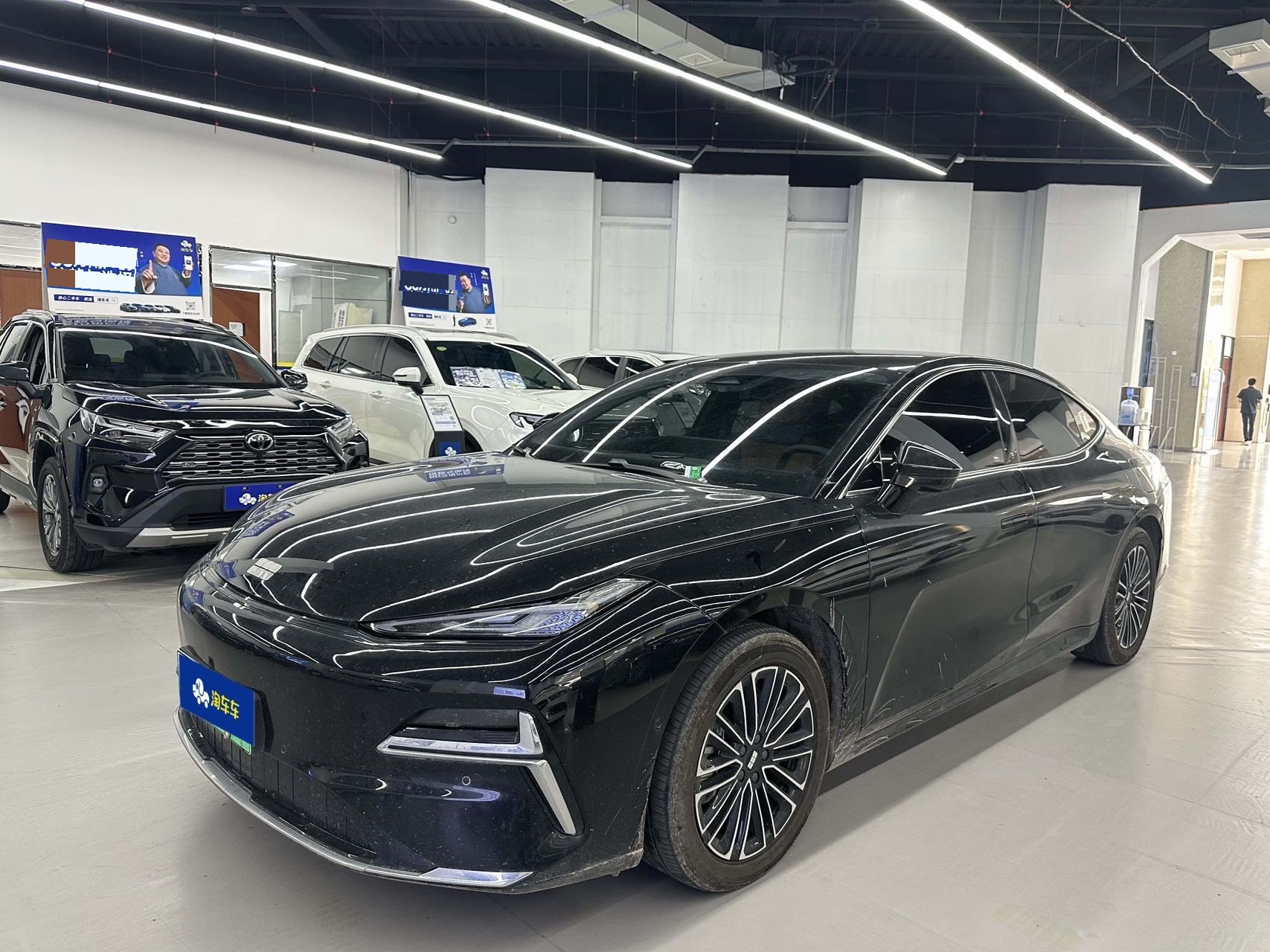 Galaxy Star 8 2025 Model Year 130 km EM-i Premium Edition exterior