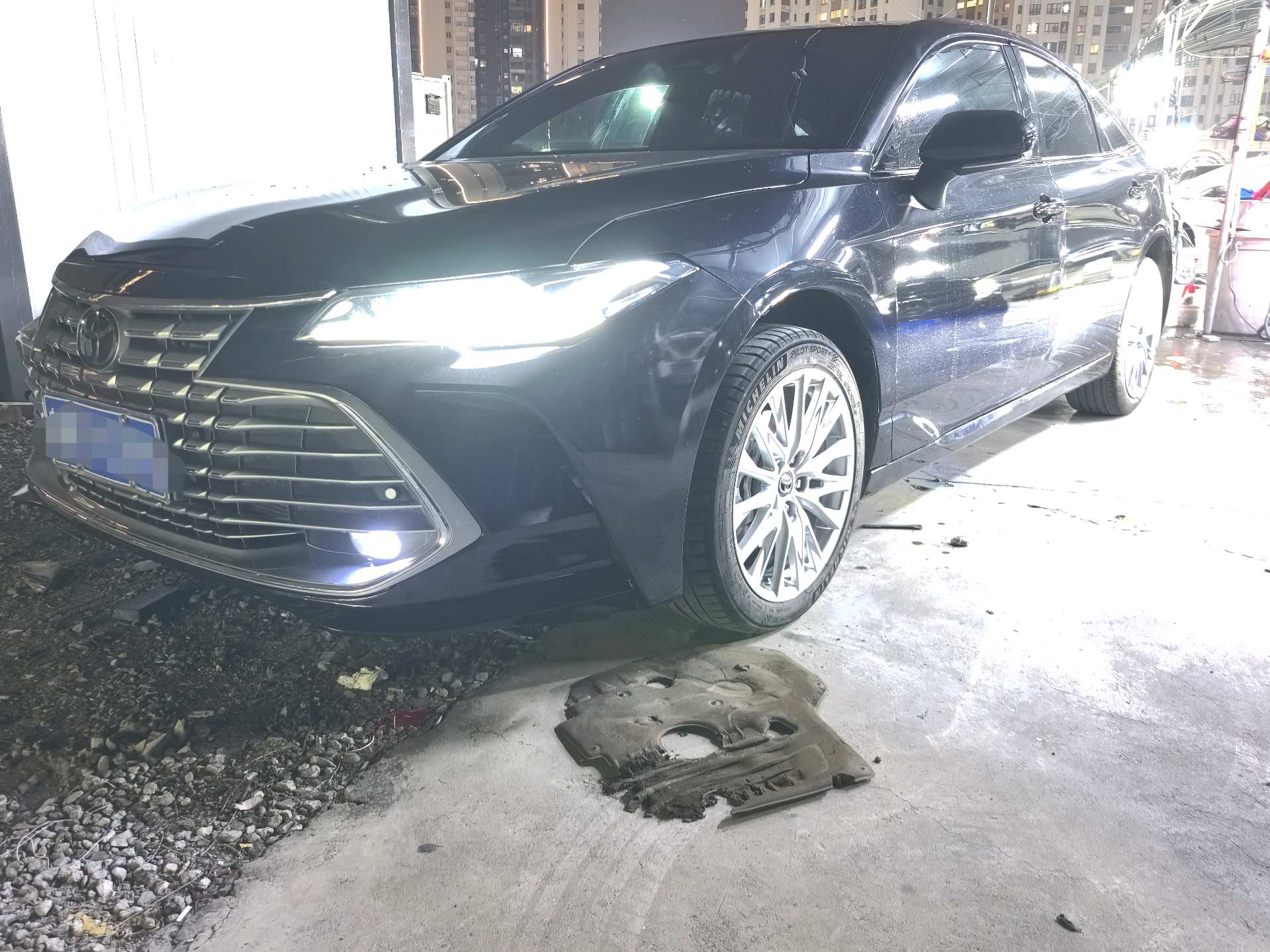 Toyota 2024 Avalon Hybrid 2.0 CVT Luxury Edition, Automatic Transmission exterior