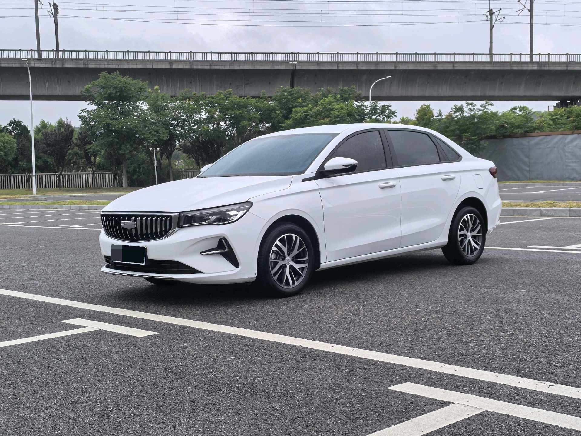 Emgrand 2025 Model Year, 4th Generation, 1.5L CVT Longteng Edition exterior