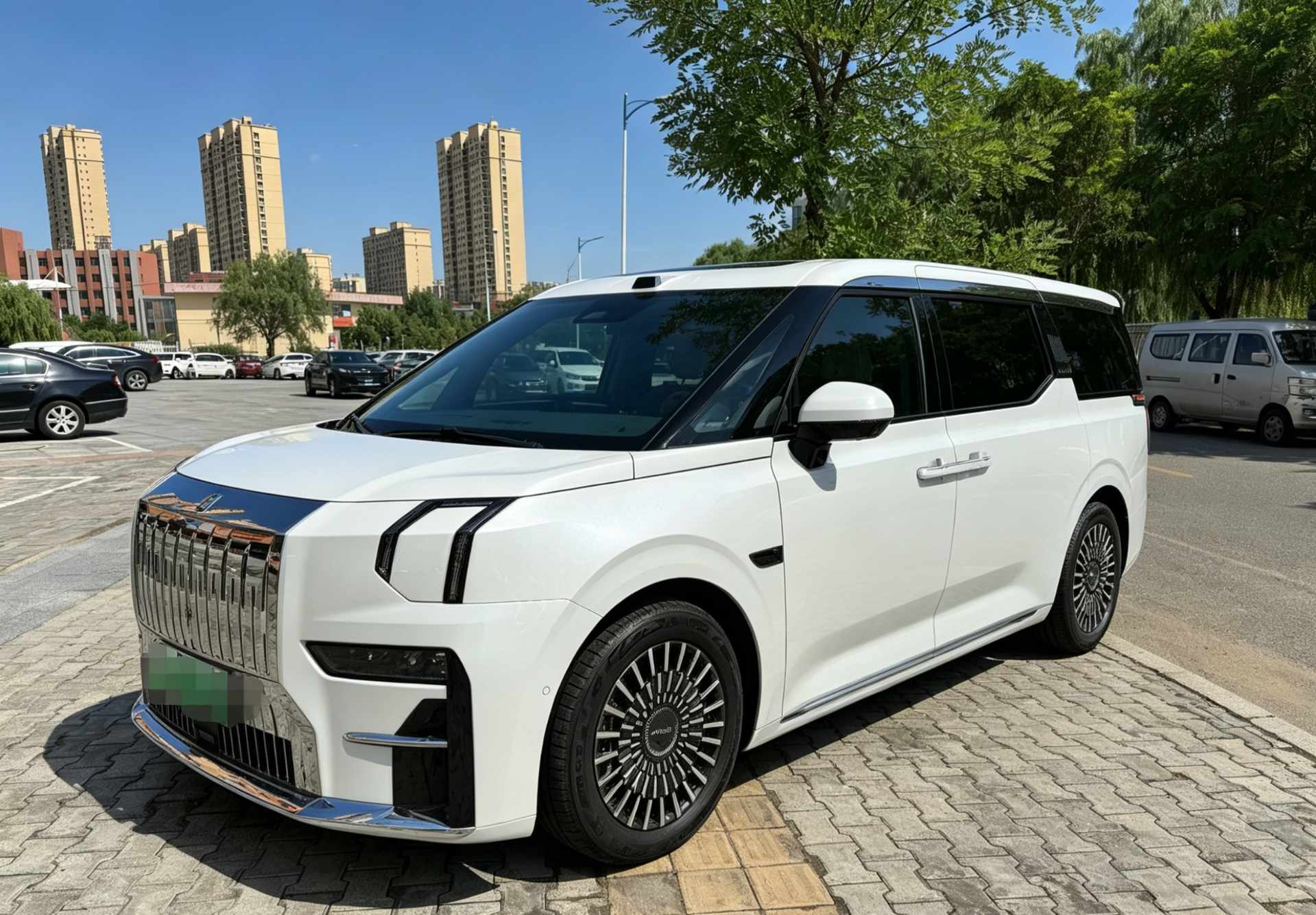 Zeekr 2024 Zeekr 009 Six-Seater Executive Edition AWD 108kWh Automatic Transmission exterior
