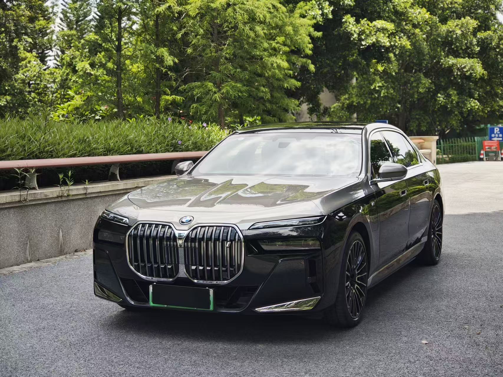 BMW i7 (Imported) 2023 Model Year i7 eDrive50L Premium Luxury Package, Automatic Transmission exterior