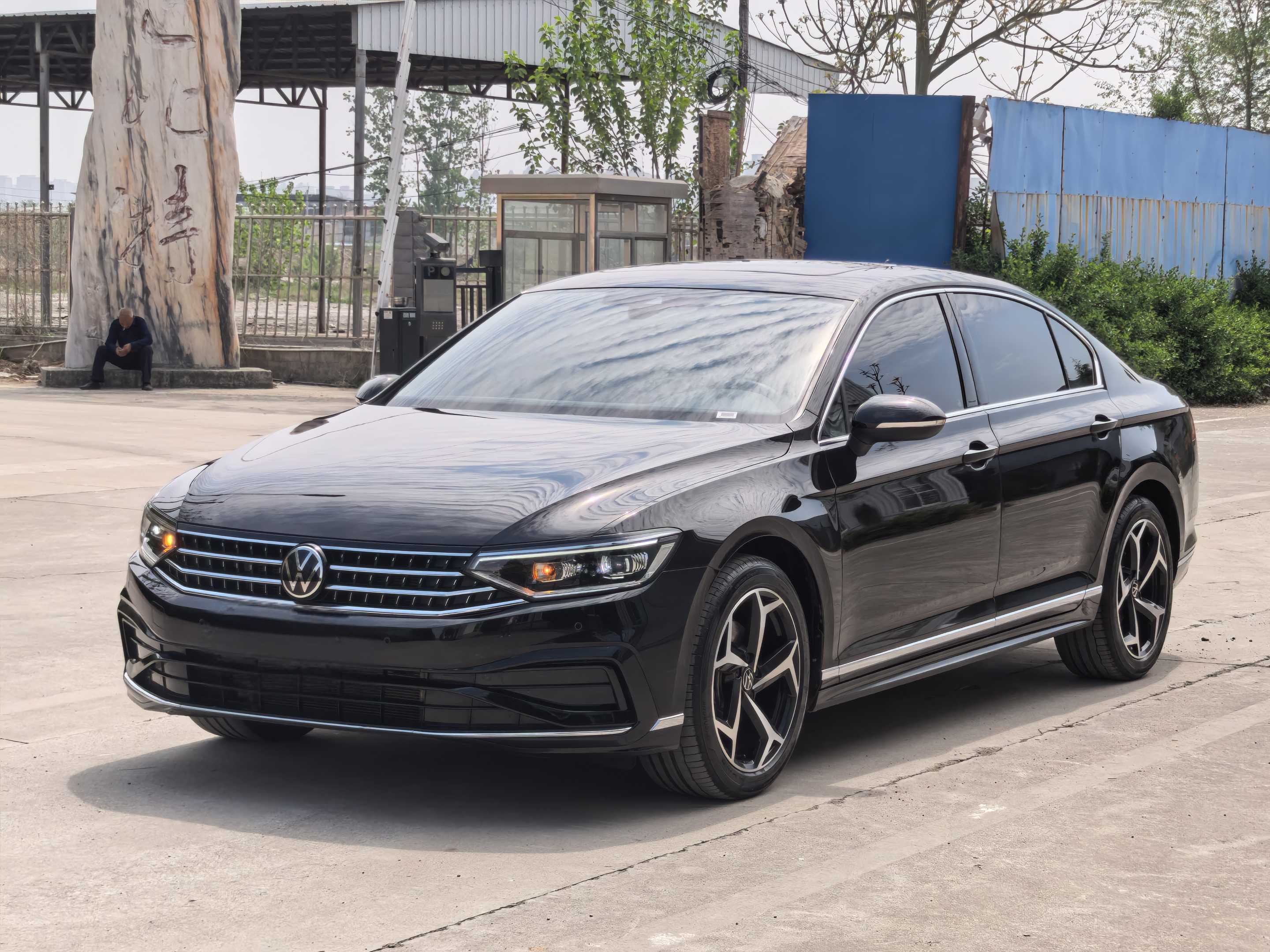 Volkswagen 2025 Magotan 2.0TSI 330TSI "Zhongxiang" Luxury Edition (Facelift) Automatic Transmission exterior