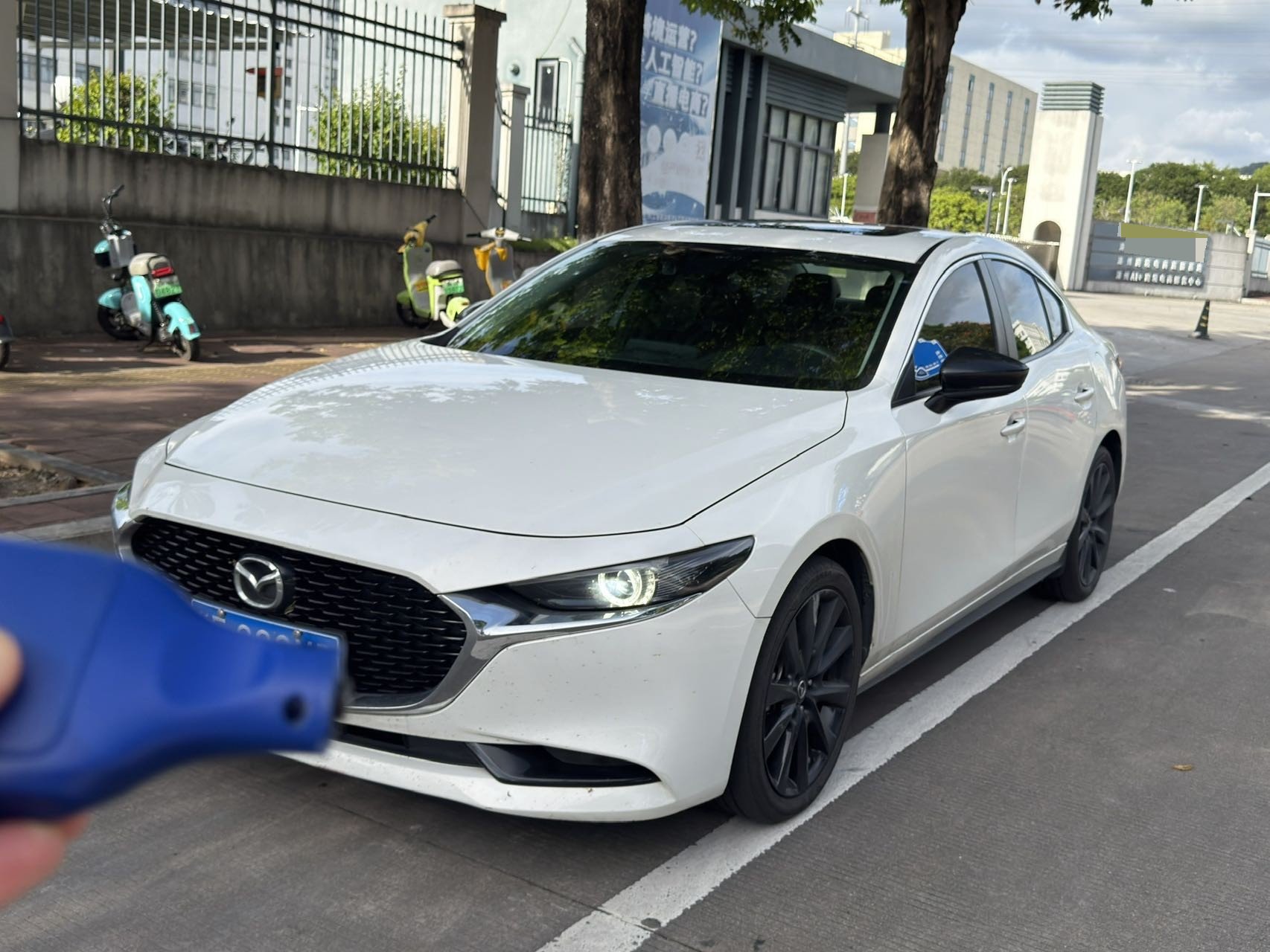 2023 Mazda3 Axela 2.0L Automatic Premium Edition exterior