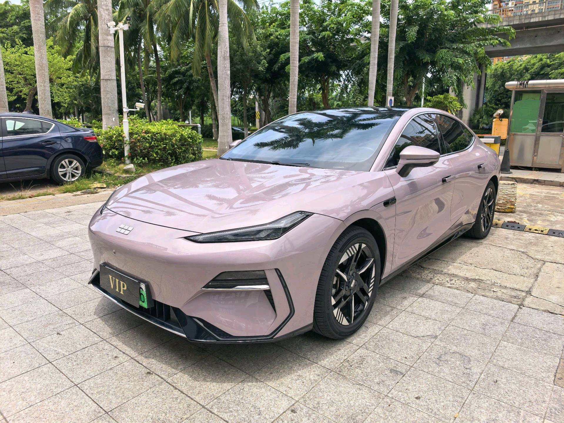 Galaxy E8 2024 Model, 550 km Range, Rear-Wheel Drive Longteng Edition exterior