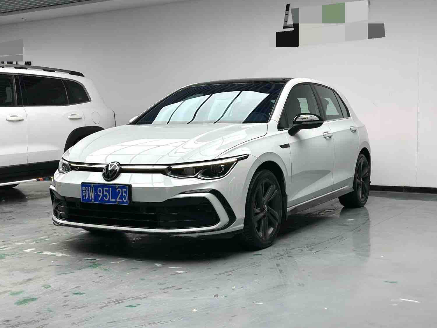Volkswagen 2023 Golf 8 R-Line 1.4TSI 280TSI Lite Automatic exterior