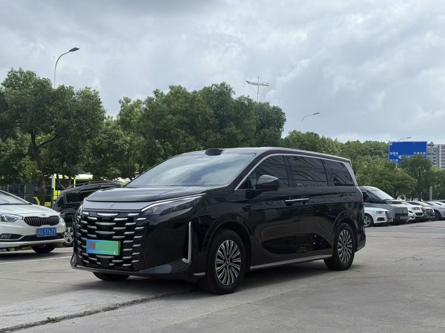 BYD 2026 Xia DM-i 1.5T CVT 218 km Excellence Edition Automatic exterior