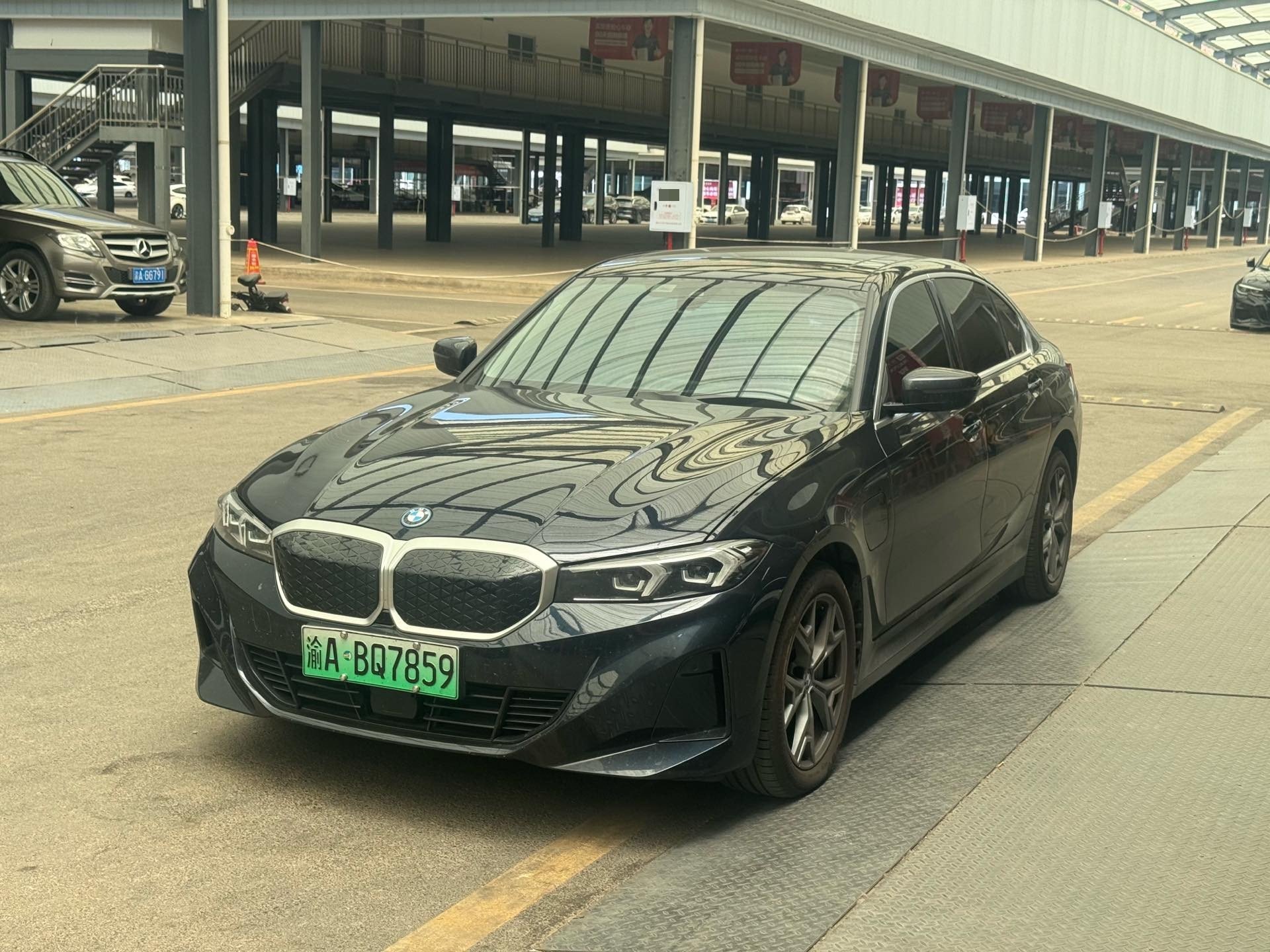 BMW 2025 i3 eDrive 35 L Automatic exterior