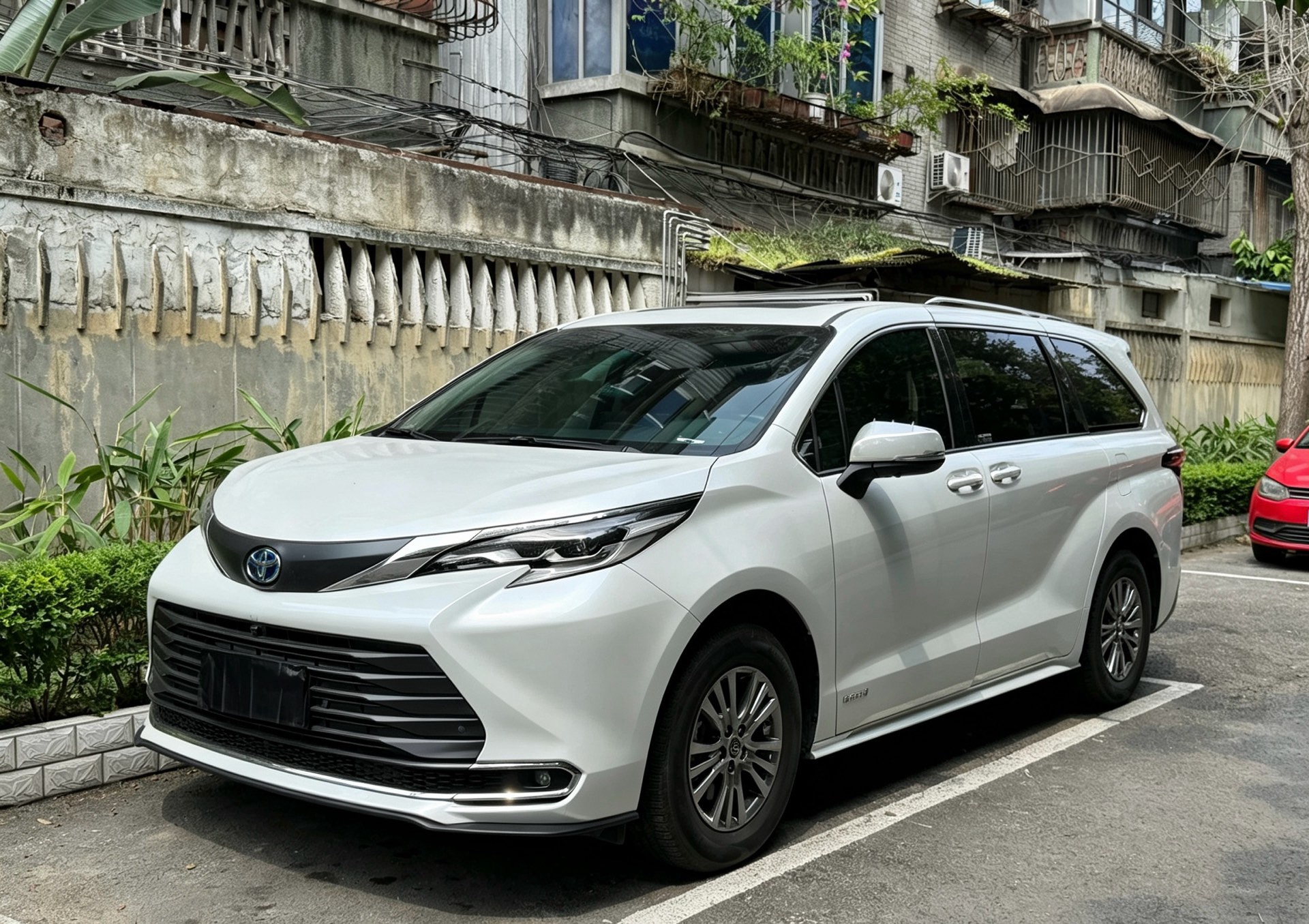 Toyota 2023 Sienna 2.5 CVT Comfort Edition Automatic exterior