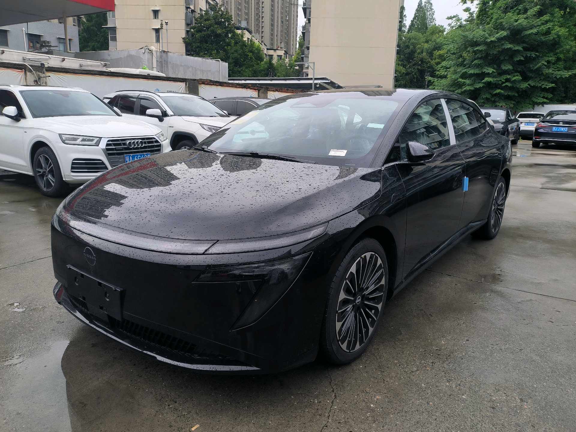 Nissan 2025 N7 625 Pro Automatic exterior
