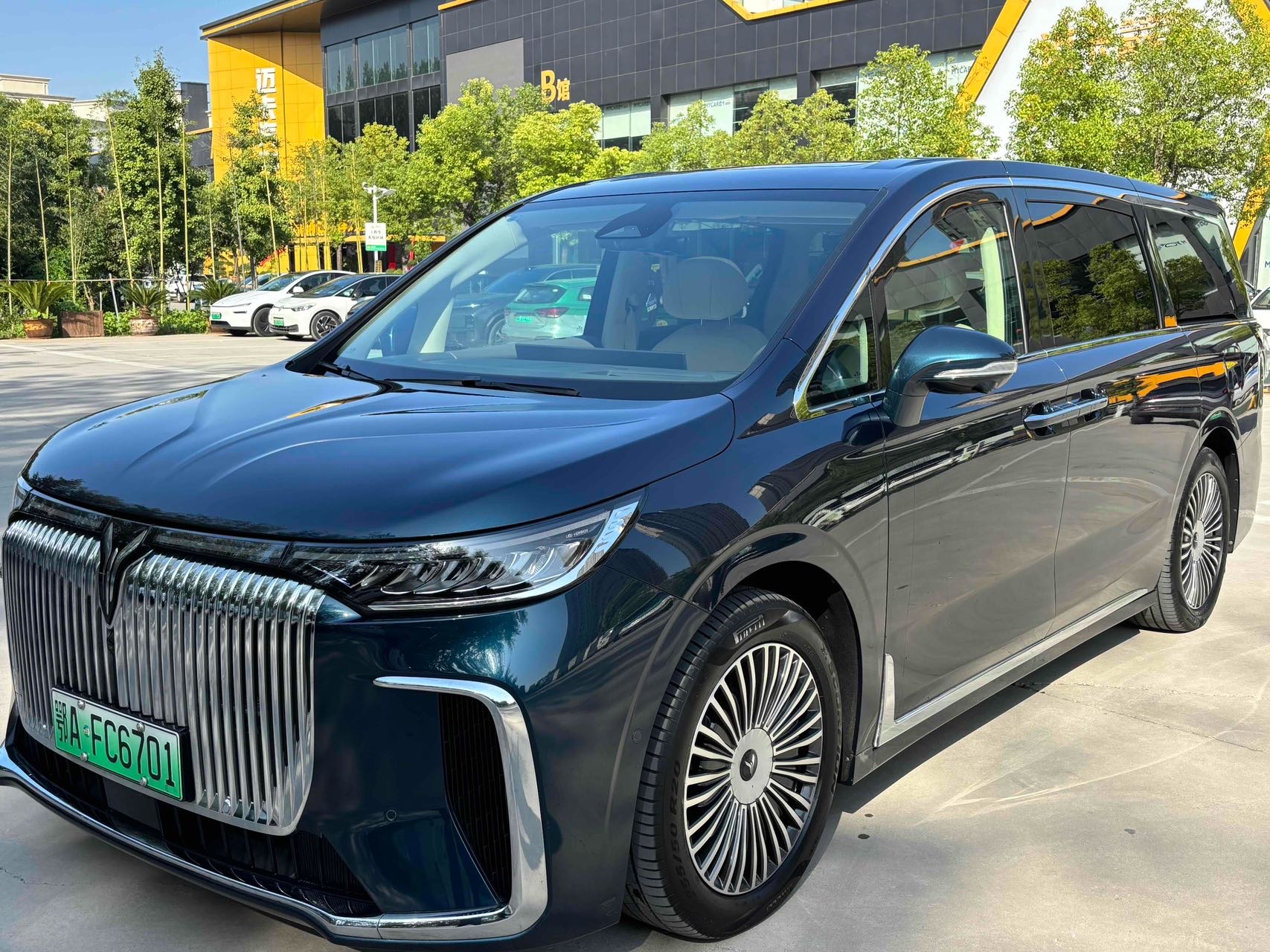 LanTu 2025 Dreamer PHEV 1.5T AWD Prestige Kunpeng Edition, Automatic Transmission exterior