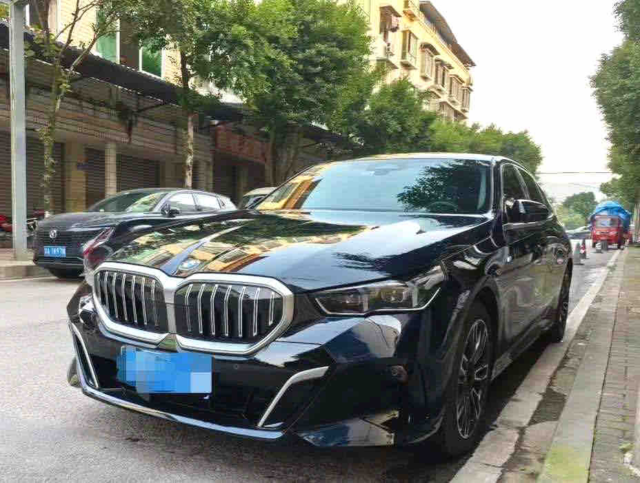 BMW 5 Series 2026 Model Year 530Li 48V 2.0T Premium Edition with M Sport Package, Automatic Transmission exterior