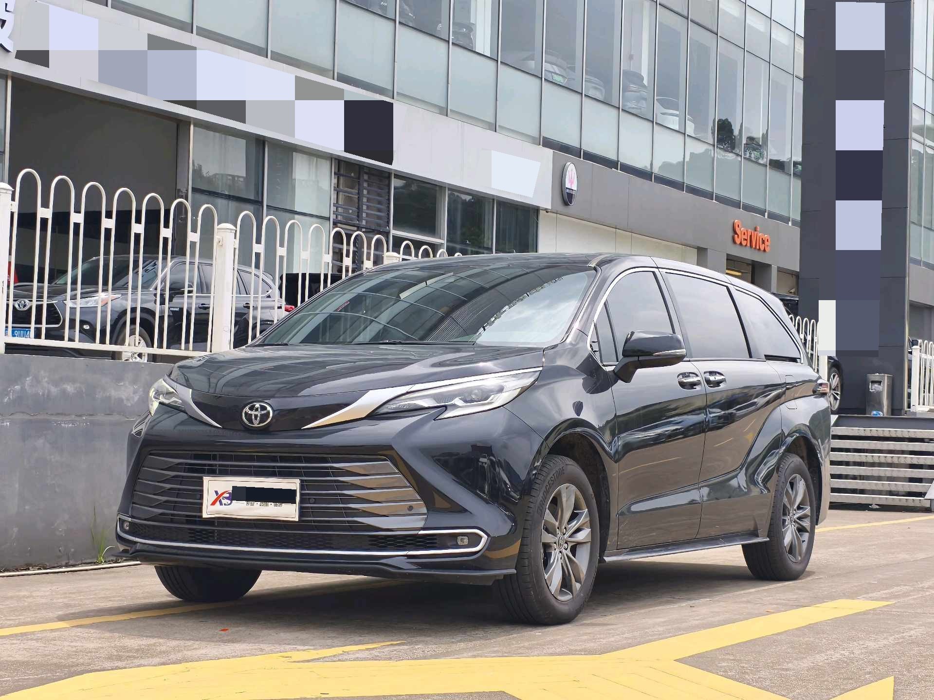 Toyota 2026 Sienna 2.5 CVT AWD Luxury Edition Automatic Transmission exterior