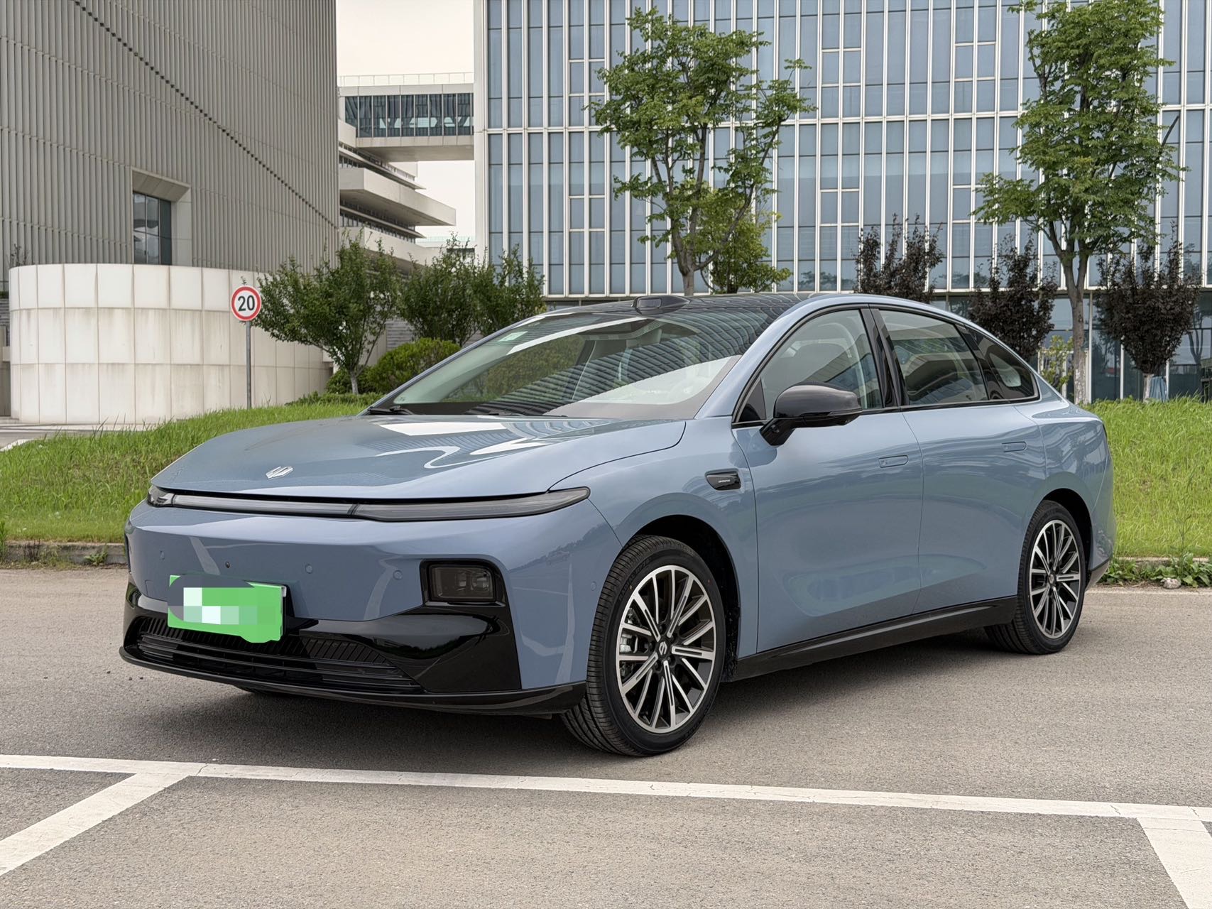 Leapmotor B01 2025 Model 550 LiDAR Edition exterior