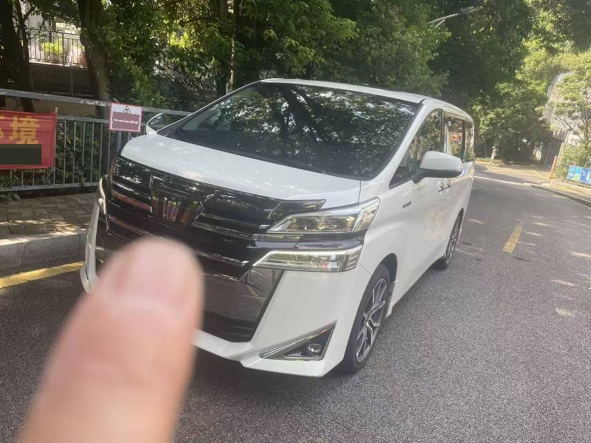 Weilfa 2023 Crown Hybrid 2.5L HV Luxury Edition exterior