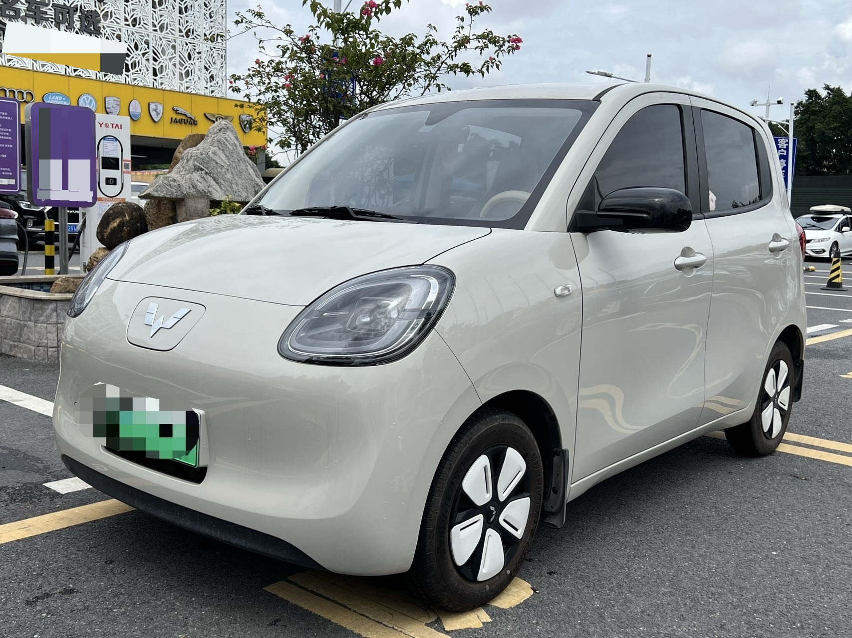 Wuling 2025 Hongguang MINI EV Four-Door Edition, Advanced Trim, Automatic Transmission exterior