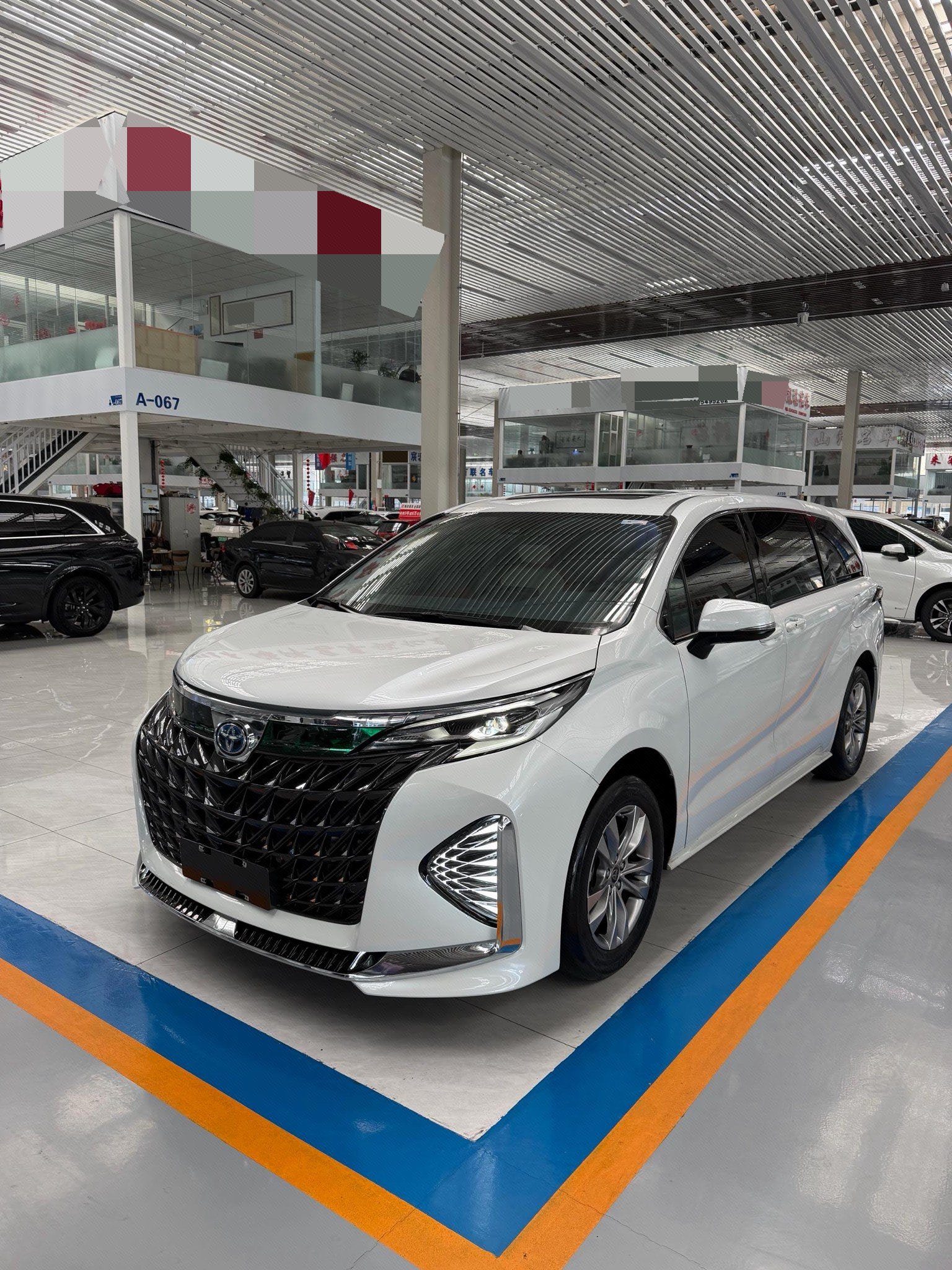 Toyota 2023 Sienna 2.5 CVT Comfort Edition Automatic exterior
