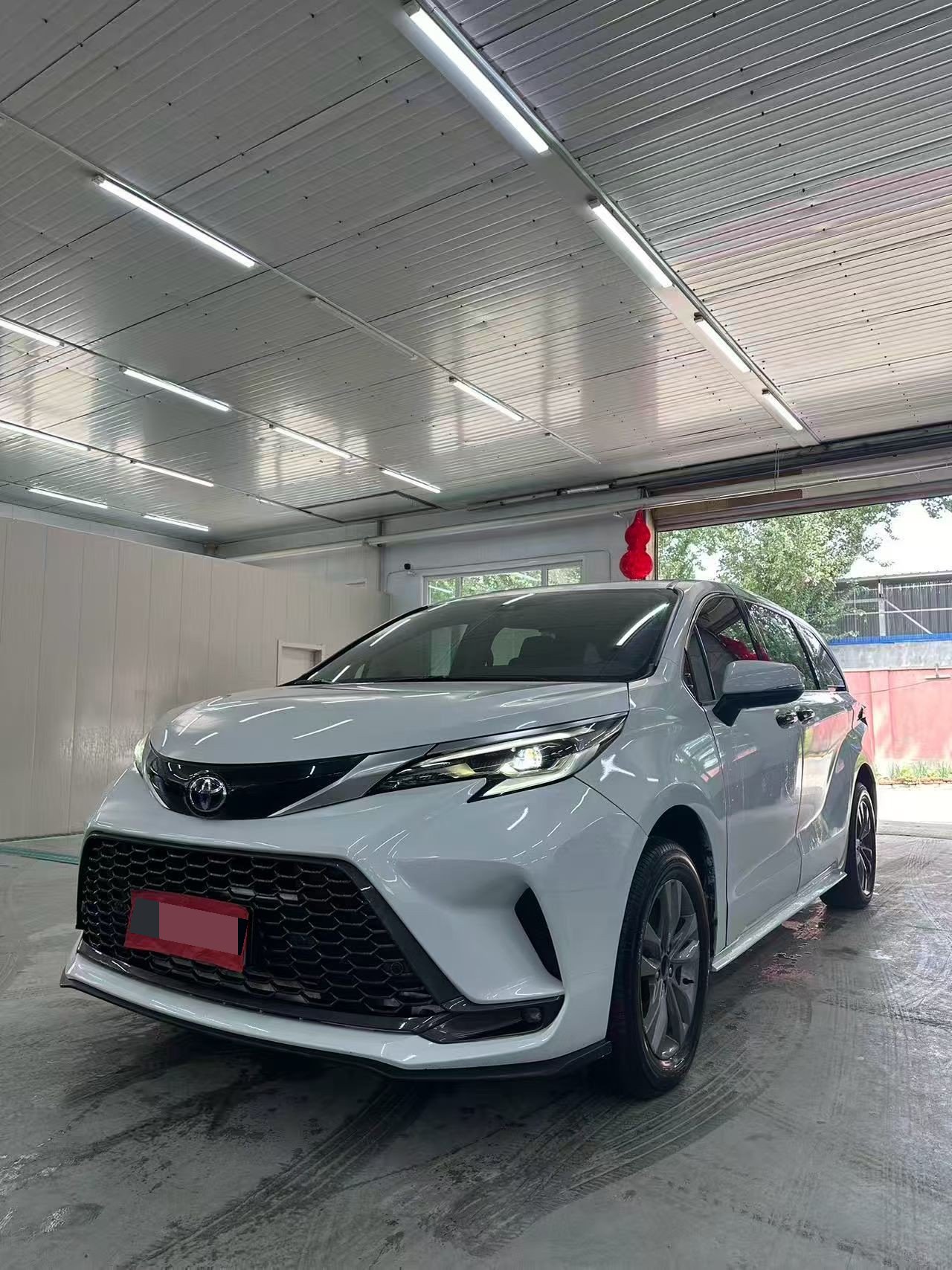 Toyota 2024 Grevia Hybrid 2.5 CVT Prestige ULTRA Edition, Automatic Transmission exterior