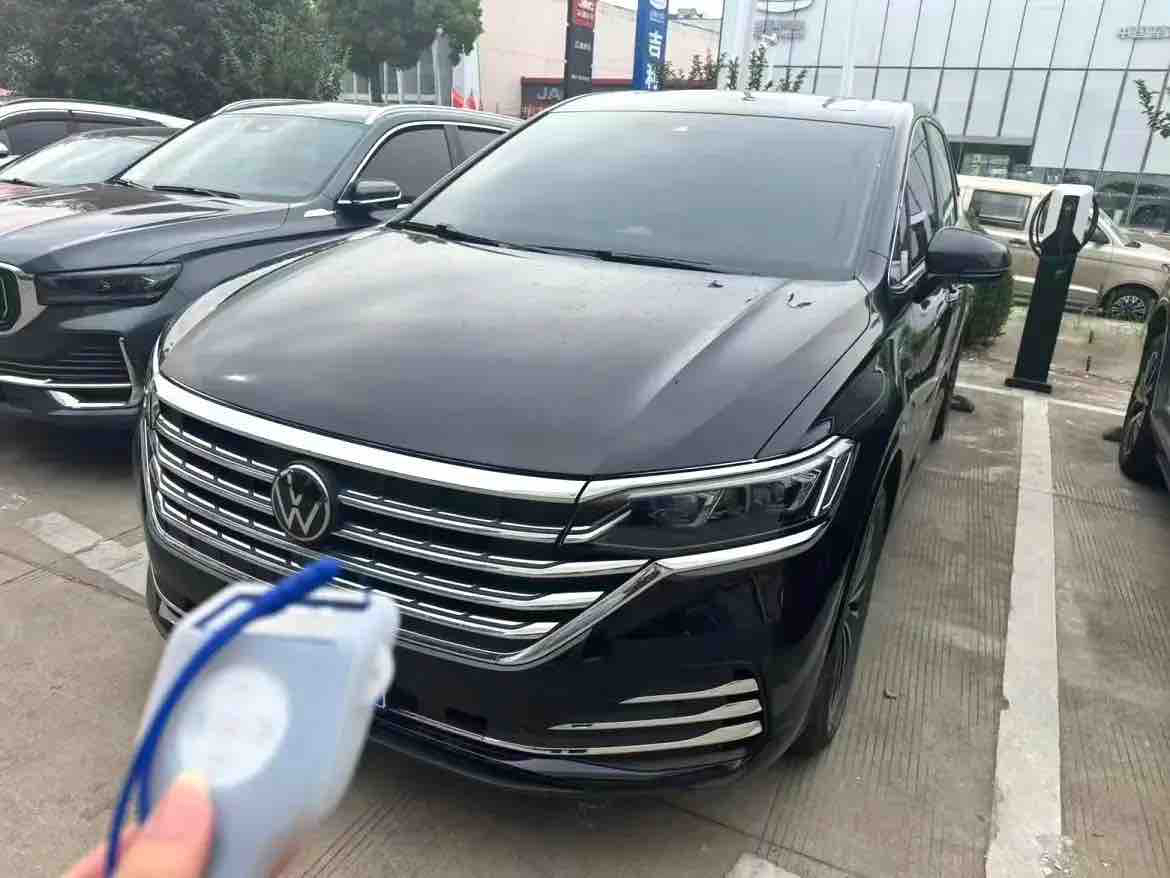 Volkswagen 2024 Viloran 2.0TSI 380TSI Premium Edition, Automatic Transmission exterior